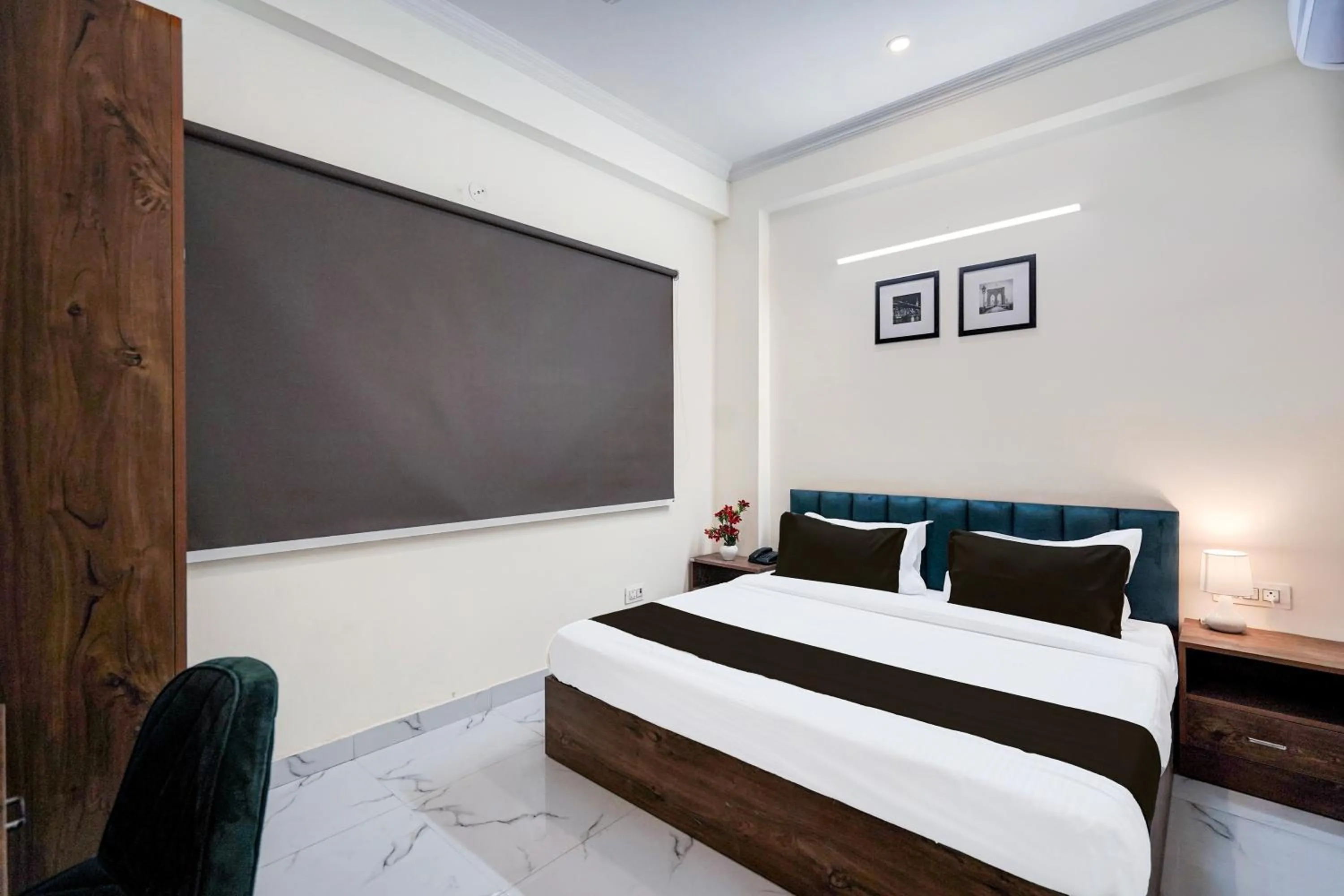 Bedroom in Townhouse Sector 86 Near Sector 83 Metro Station