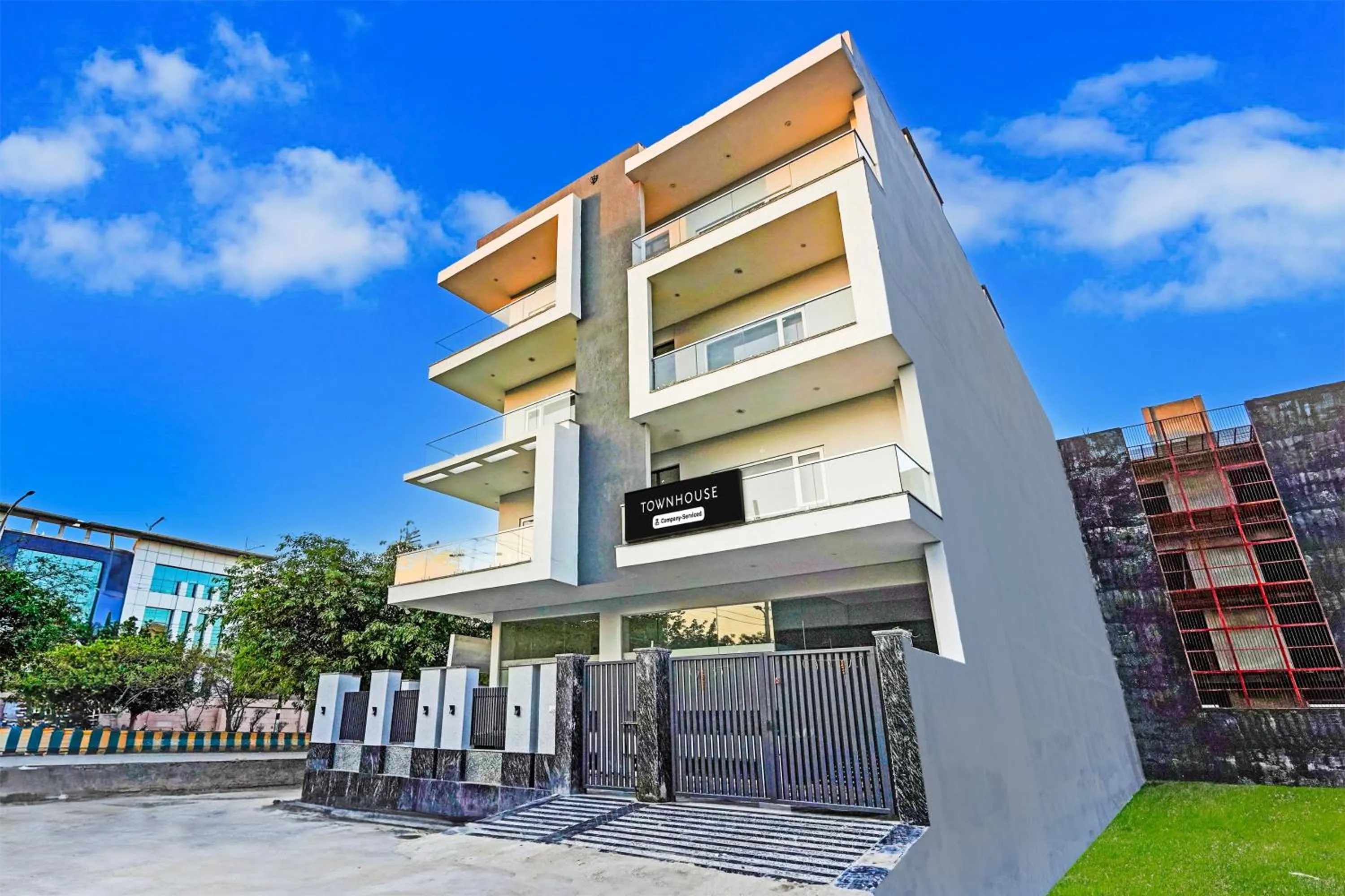 Facade/entrance in Townhouse Sector 86 Near Sector 83 Metro Station