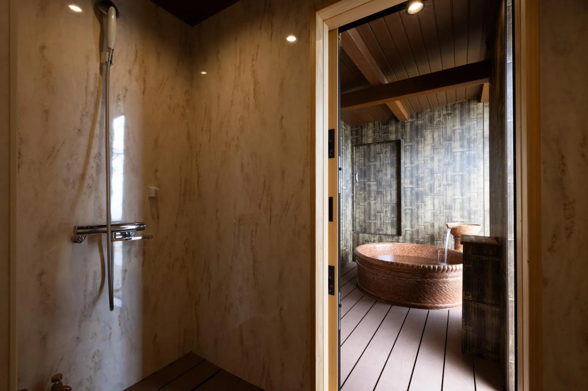 Shower in AtamiOnsen Nagahamaen