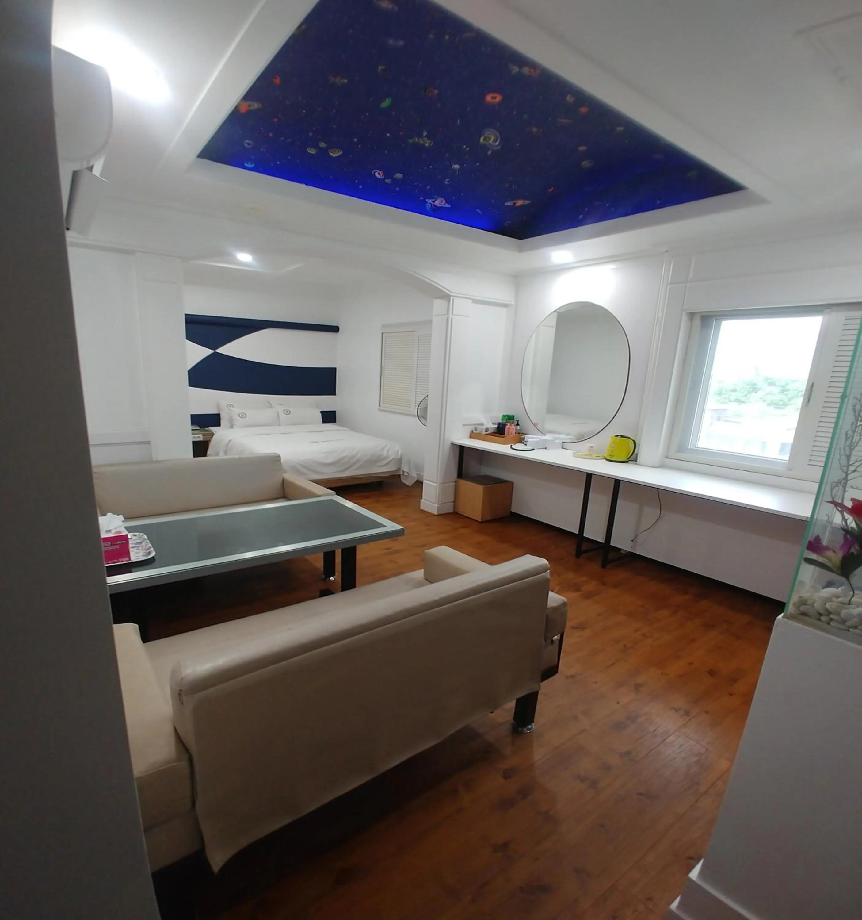 Living room, Bed in Yeoju Hightel