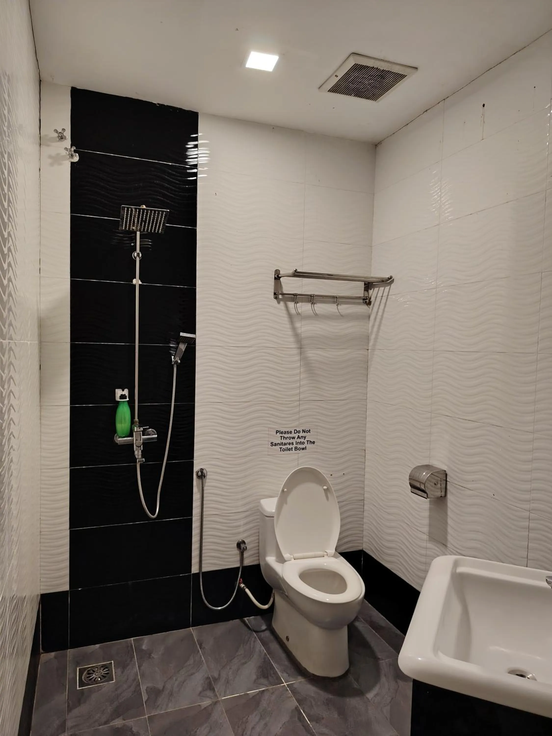 Toilet in The Ardens Hotel - Nong Chik, Kolam Air, Johor Bahru
