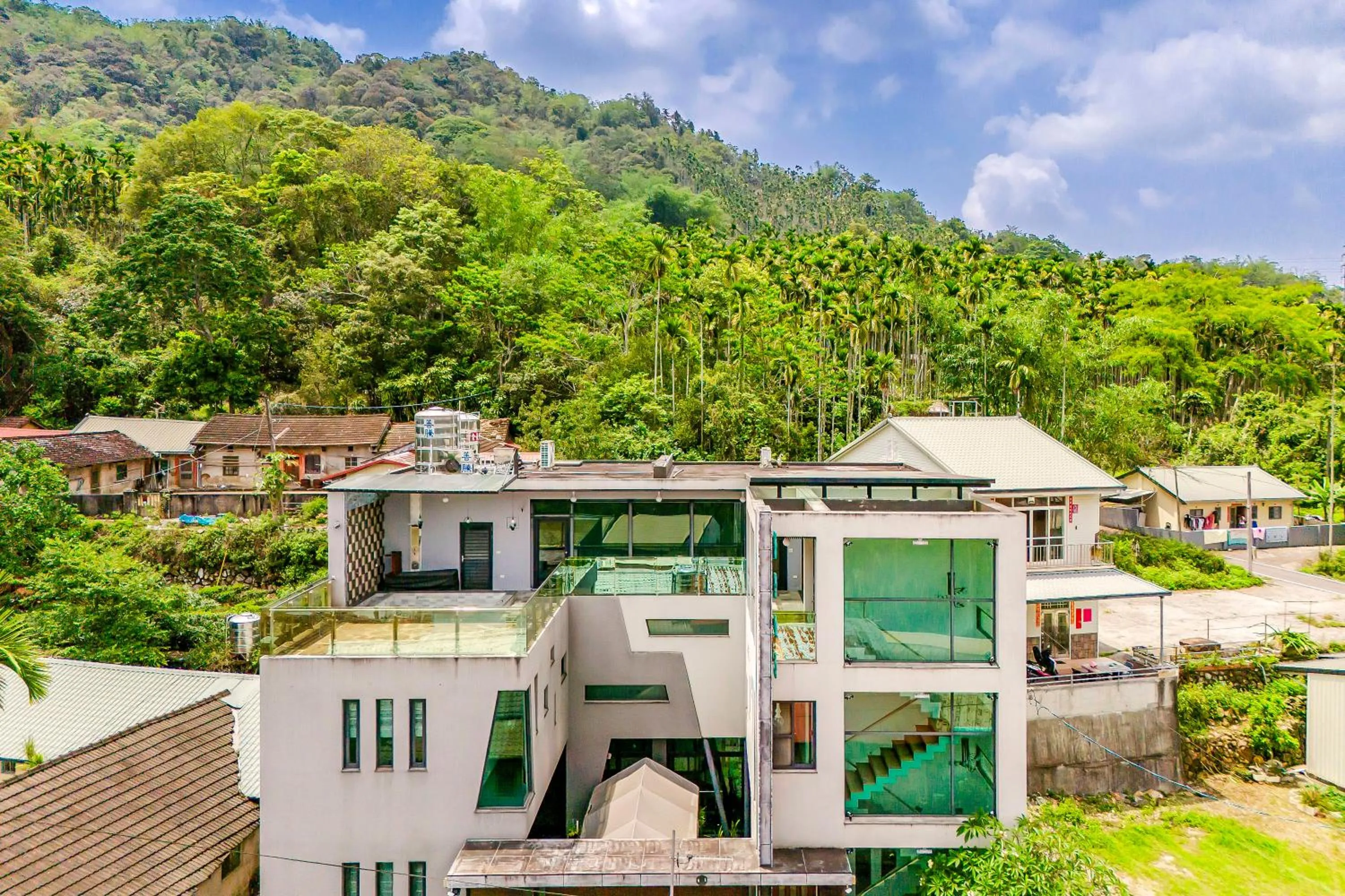 Property building in Han Yan Hill Hotel