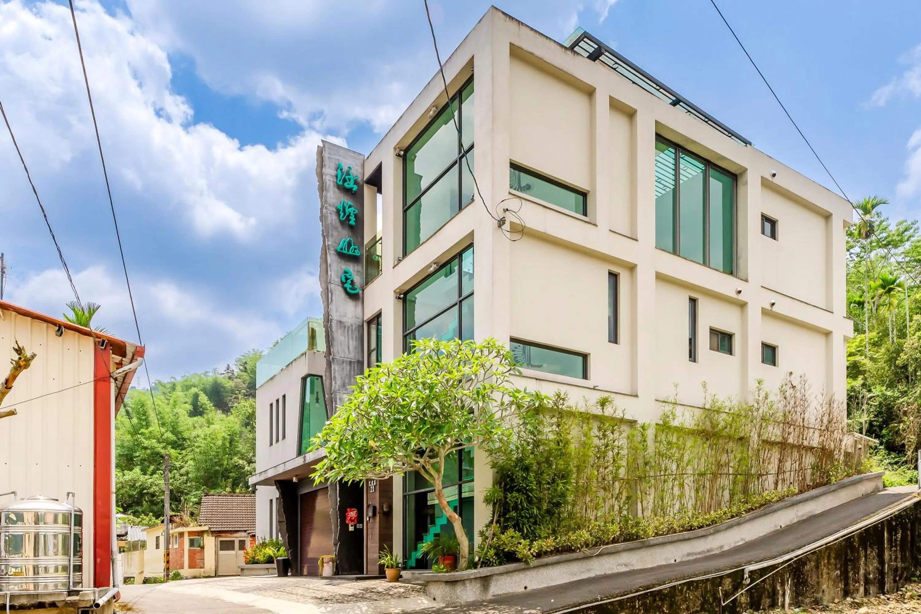 Property building in Han Yan Hill Hotel