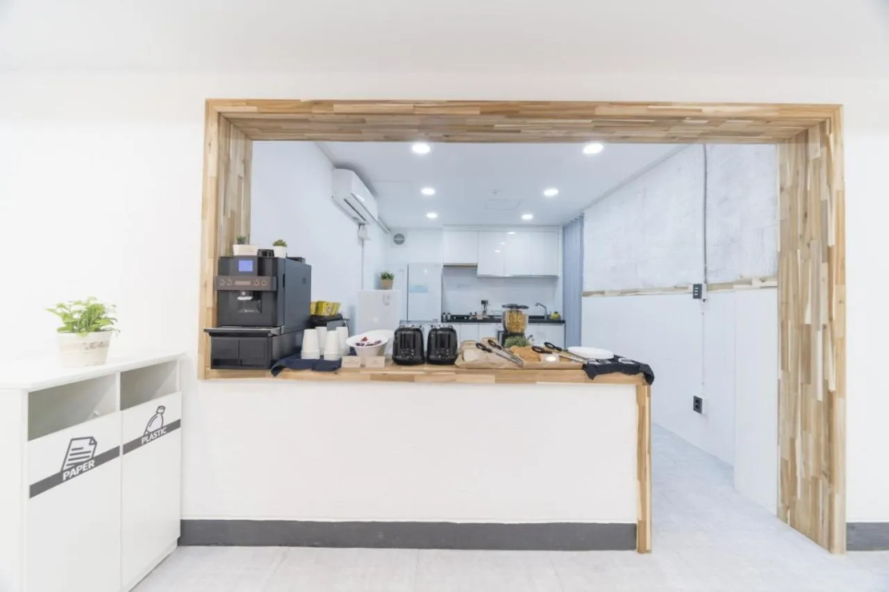 Kitchen or kitchenette in La Famille