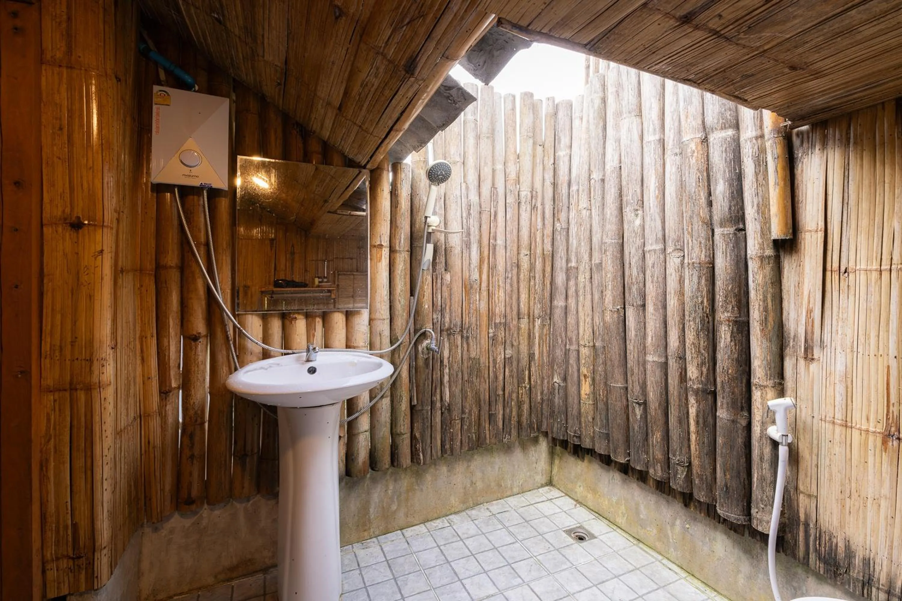 Bathroom in Monruamsuk Homestay Cafe and Bistro