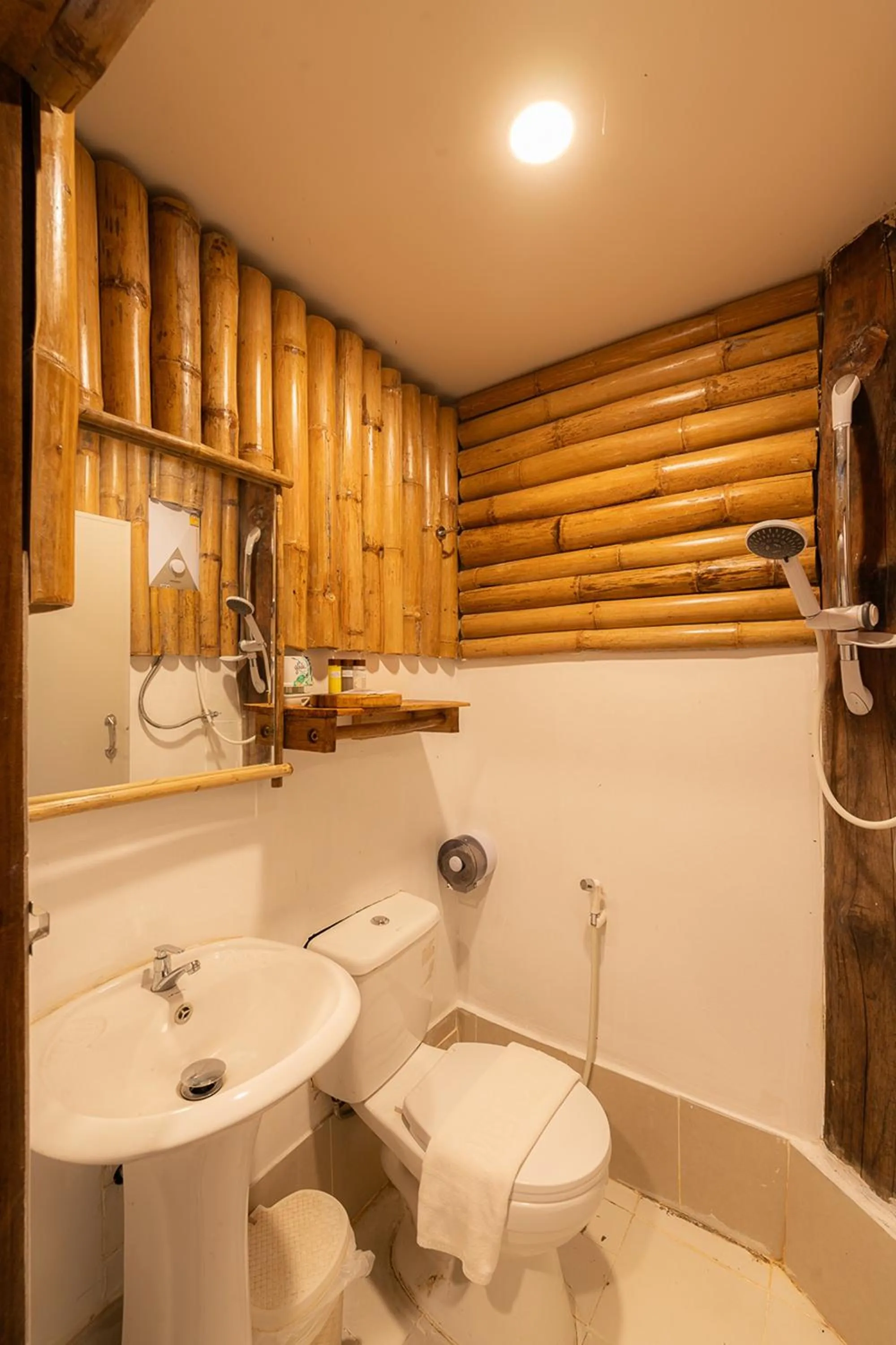 Bathroom in Monruamsuk Homestay Cafe and Bistro