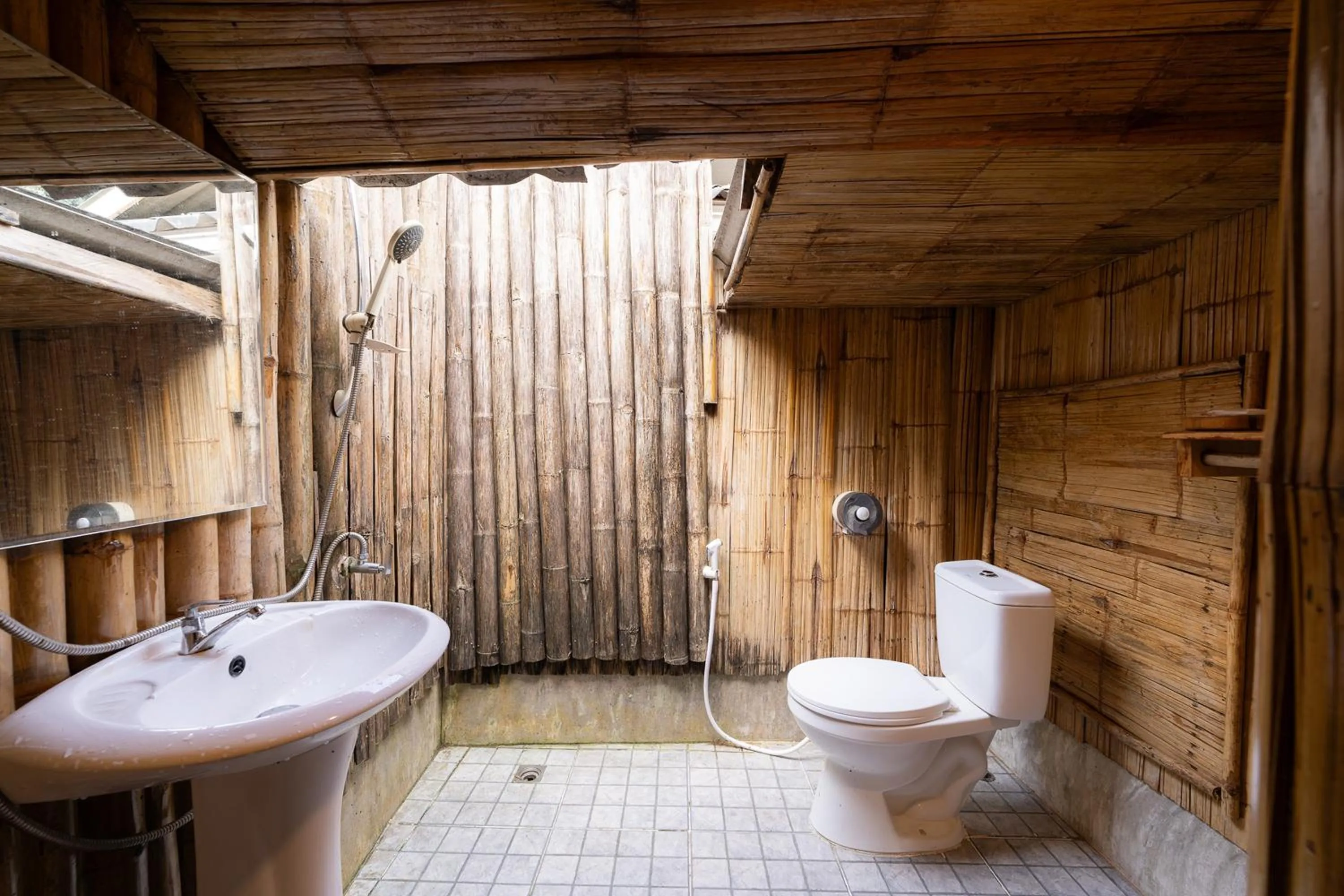 Bathroom in Monruamsuk Homestay Cafe and Bistro
