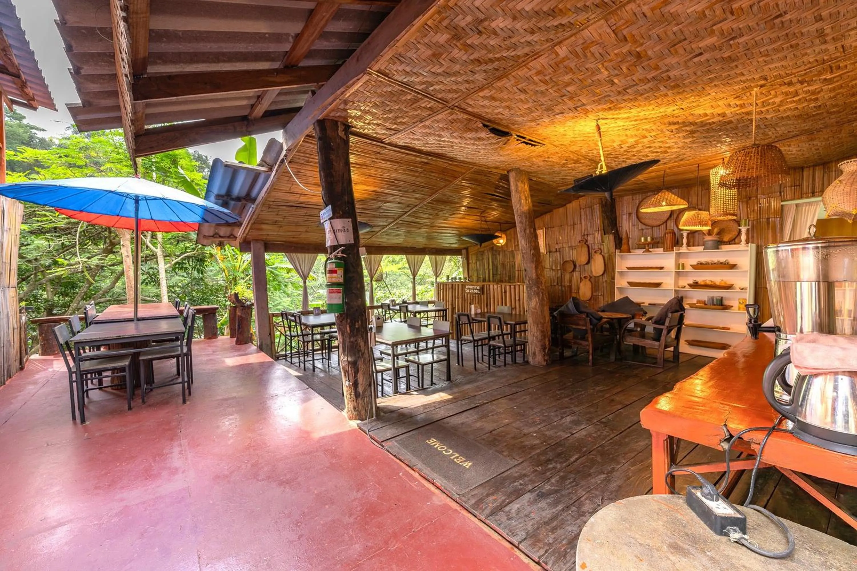 Dining area in Monruamsuk Homestay Cafe and Bistro