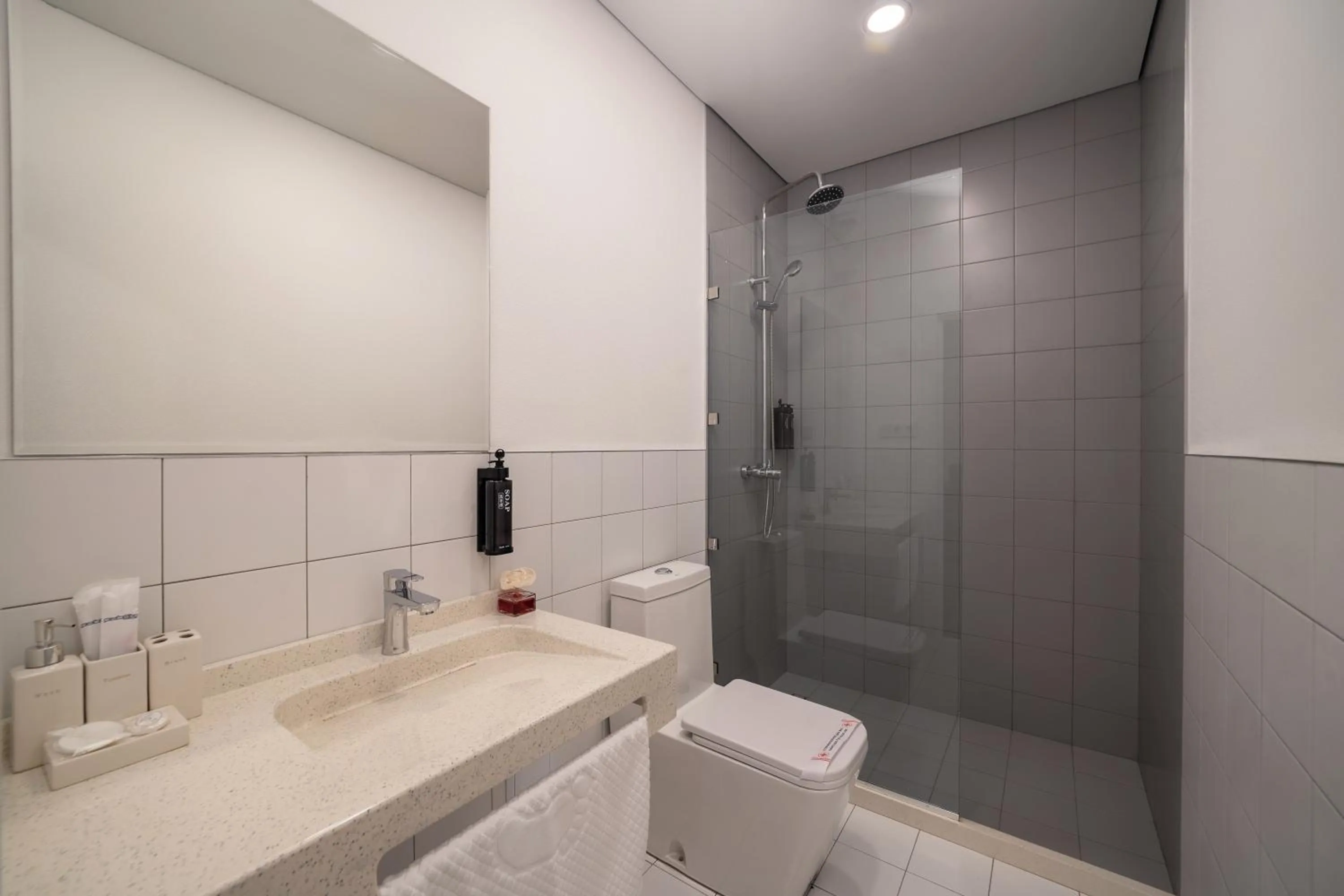 Shower in Duo Hotel by Futuro