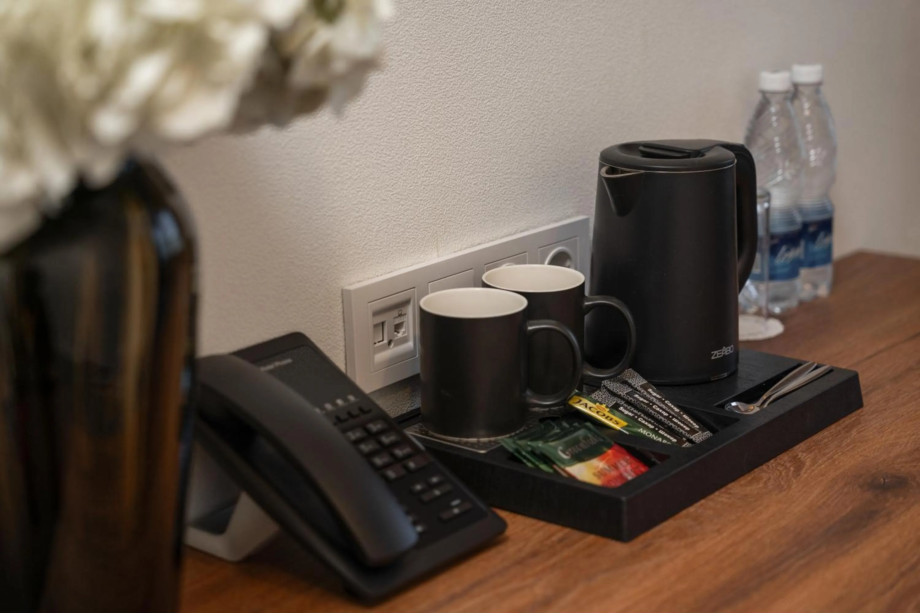 Coffee/tea facilities in Duo Hotel by Futuro