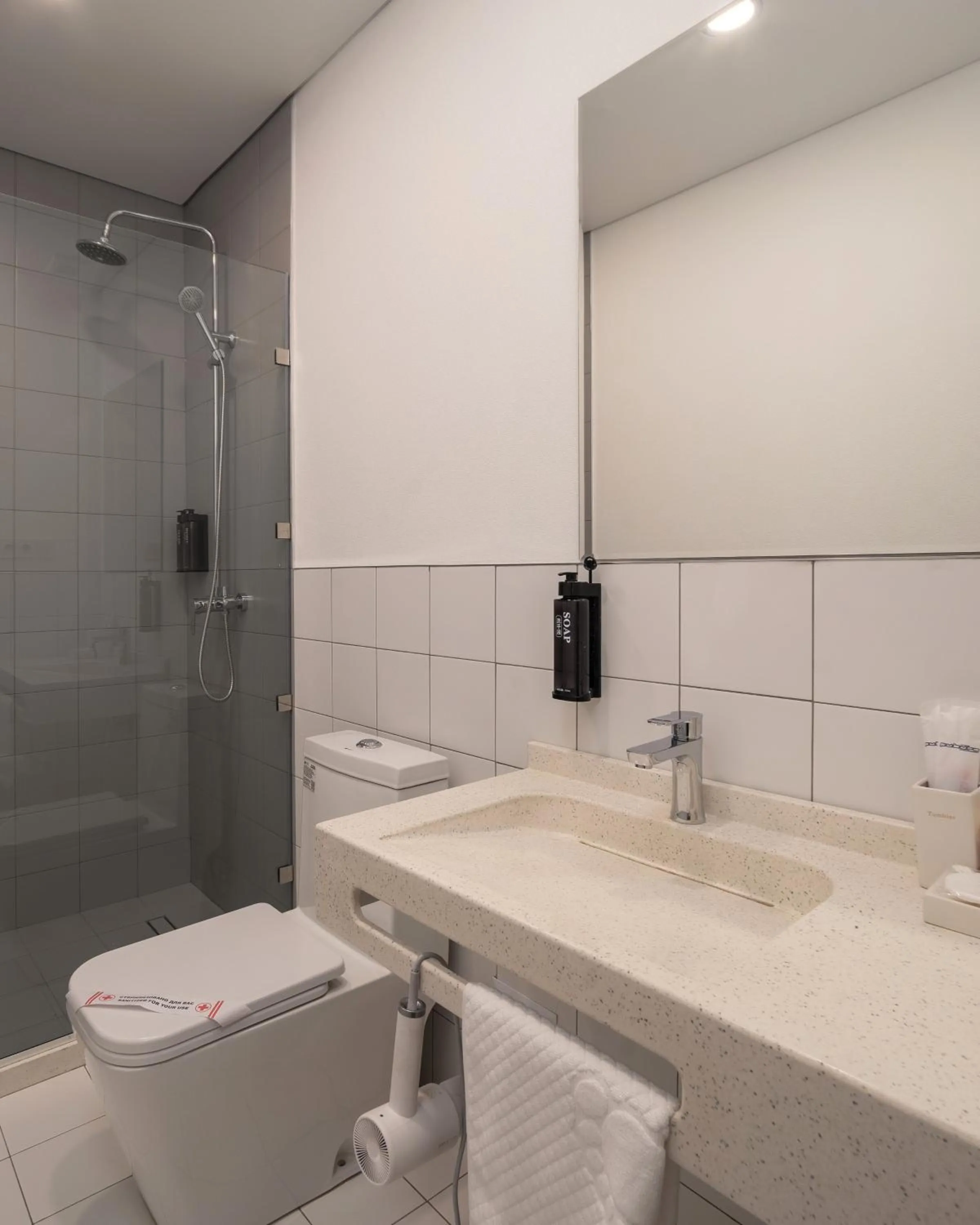 Shower in Duo Hotel by Futuro