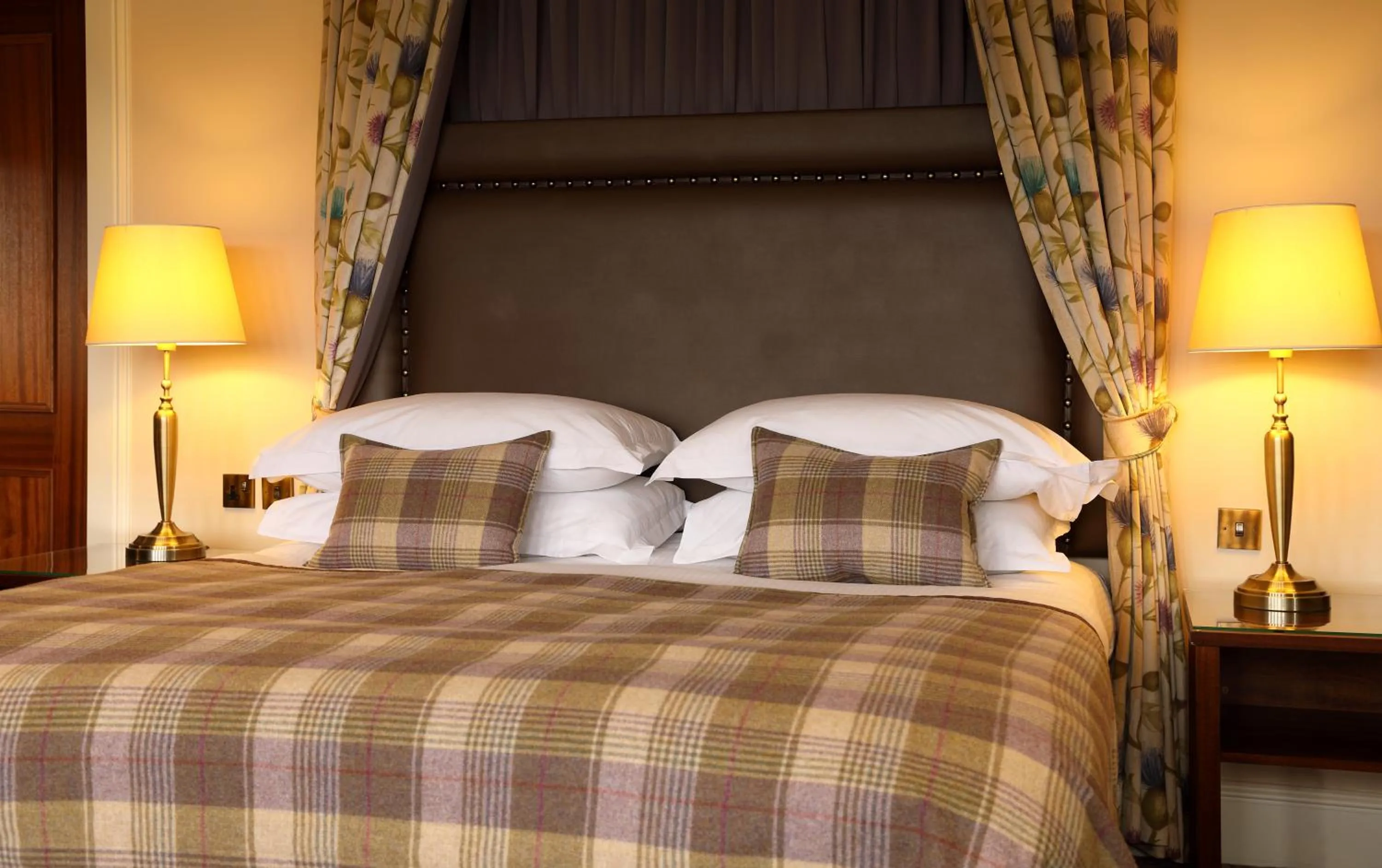 Bed in Macdonald Forest Hills Hotel & Spa