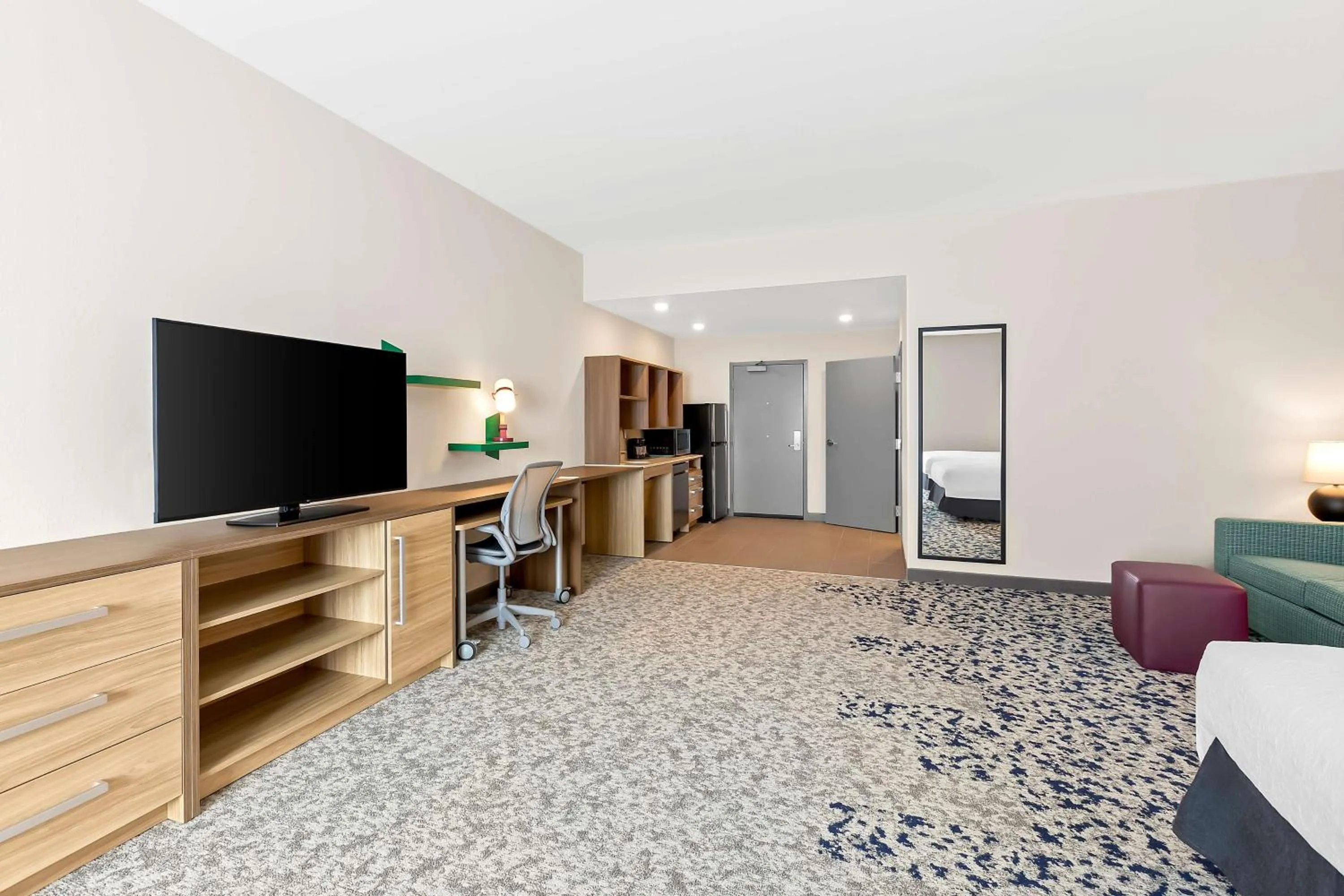 Bedroom, Bed in Home2 Suites By Hilton Hendersonville