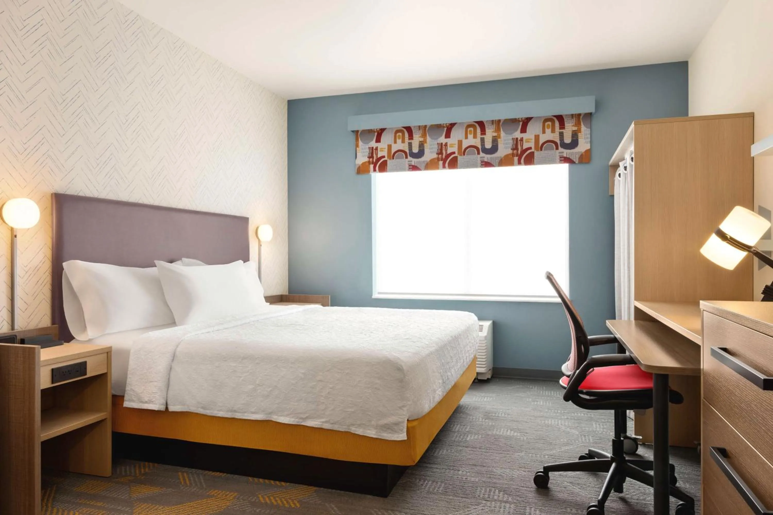 Bed in Home2 Suites Livingston Yellowstone