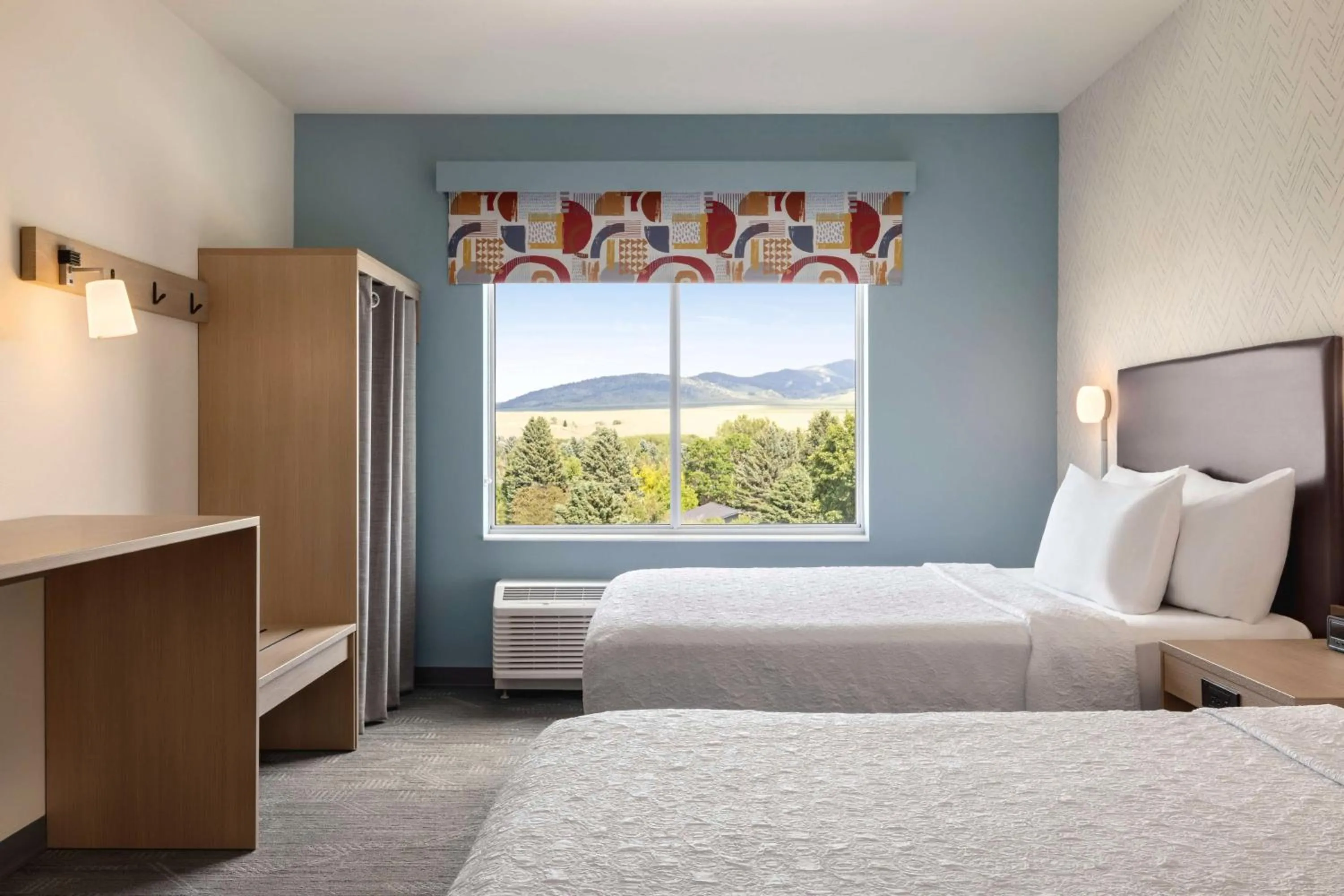 Bed in Home2 Suites Livingston Yellowstone