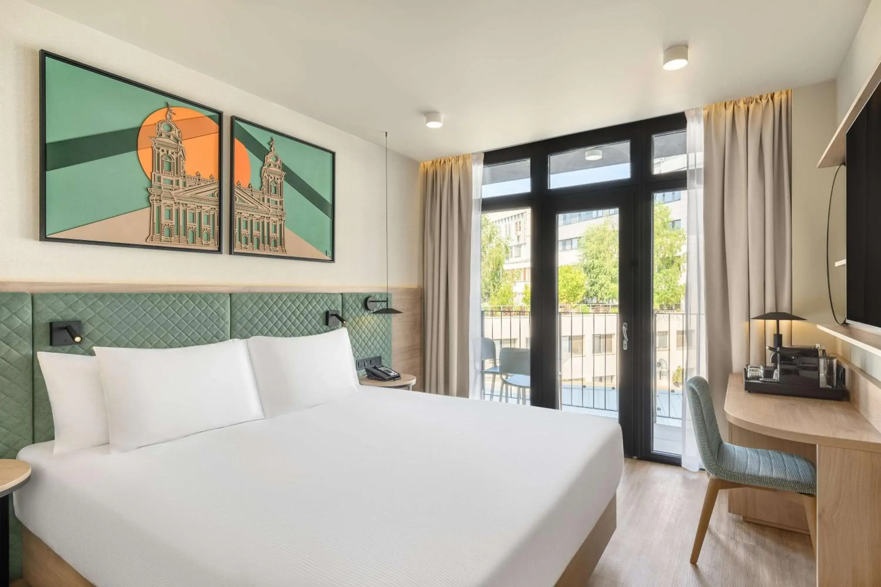 King Room with Balcony in Hilton Garden Inn Debrecen City Center King Room with Balcony in Hilton Garden Inn Debrecen City Center