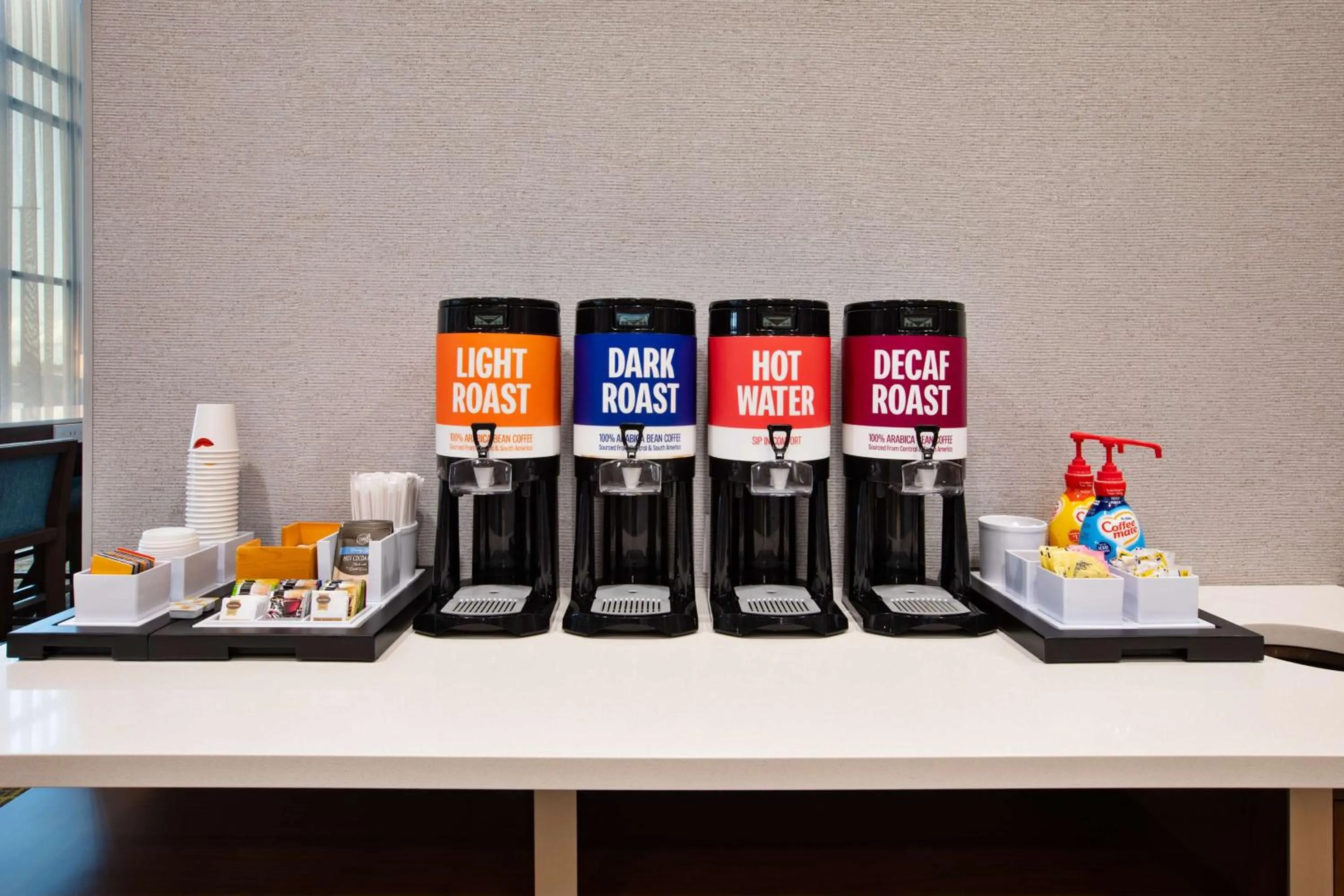 Dining area in Hampton Inn & Suites By Hilton Indianapolis South Greenwood