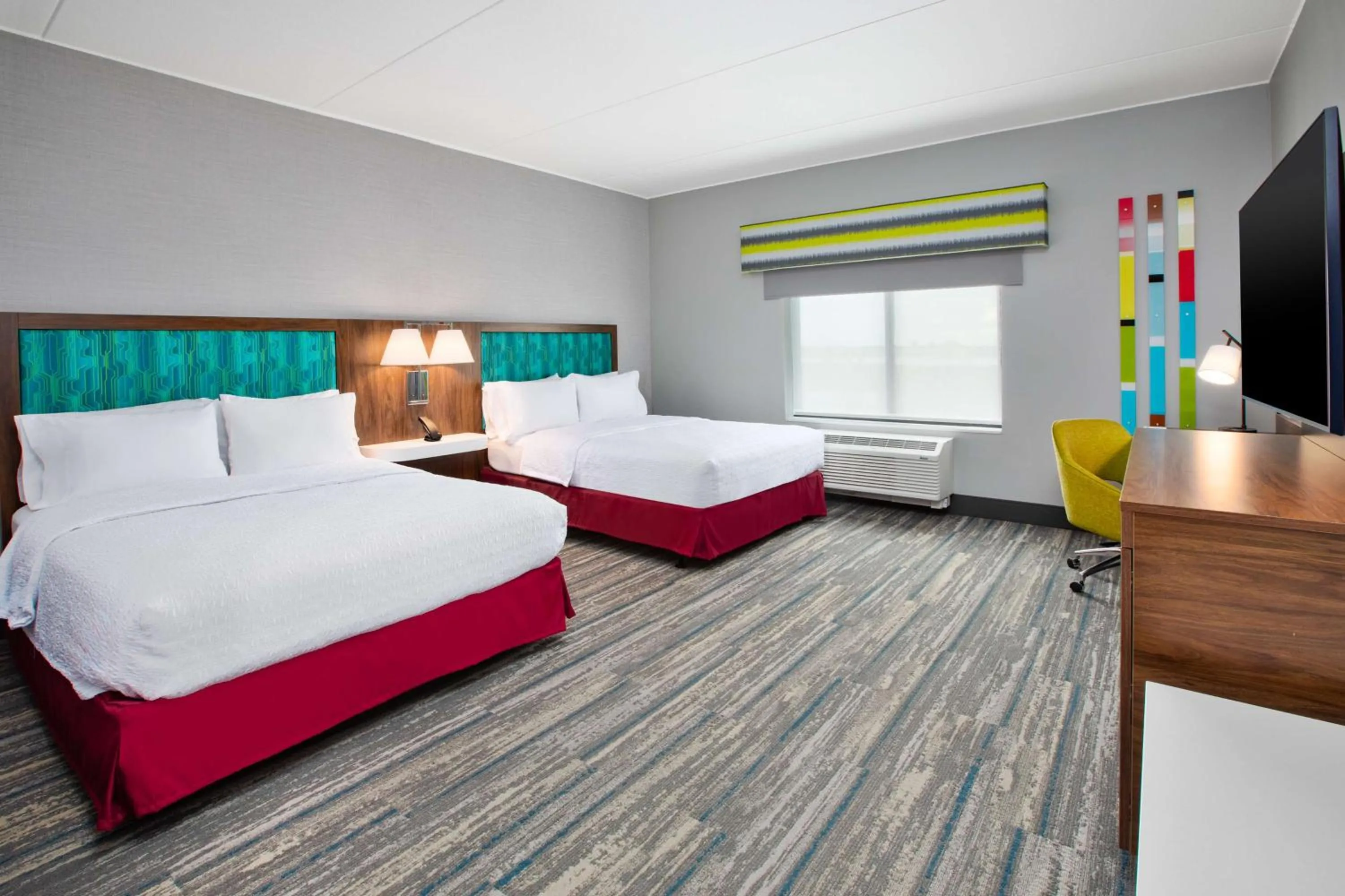 Bed in Hampton Inn & Suites By Hilton Indianapolis South Greenwood
