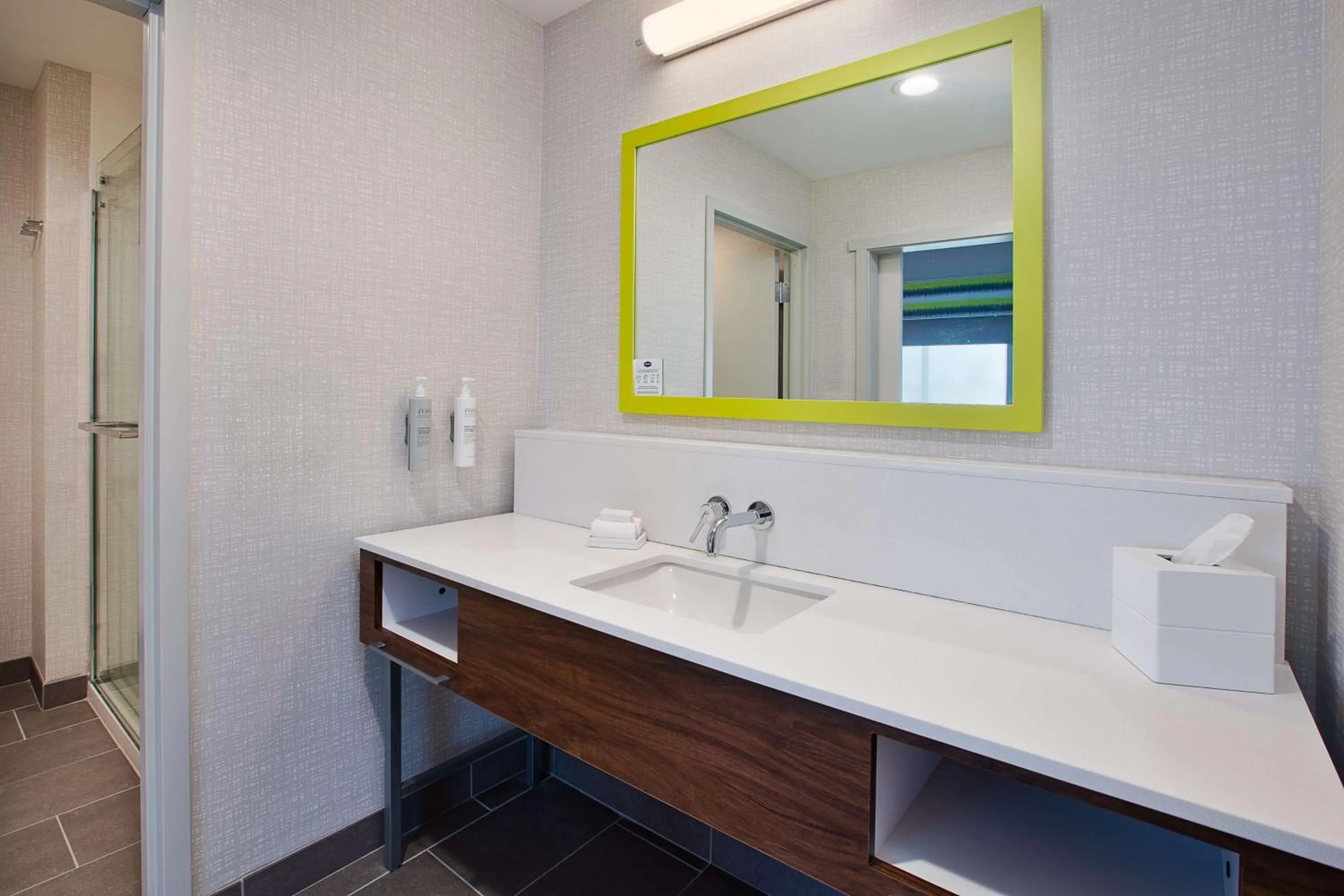 Bathroom in Hampton Inn & Suites By Hilton Indianapolis South Greenwood