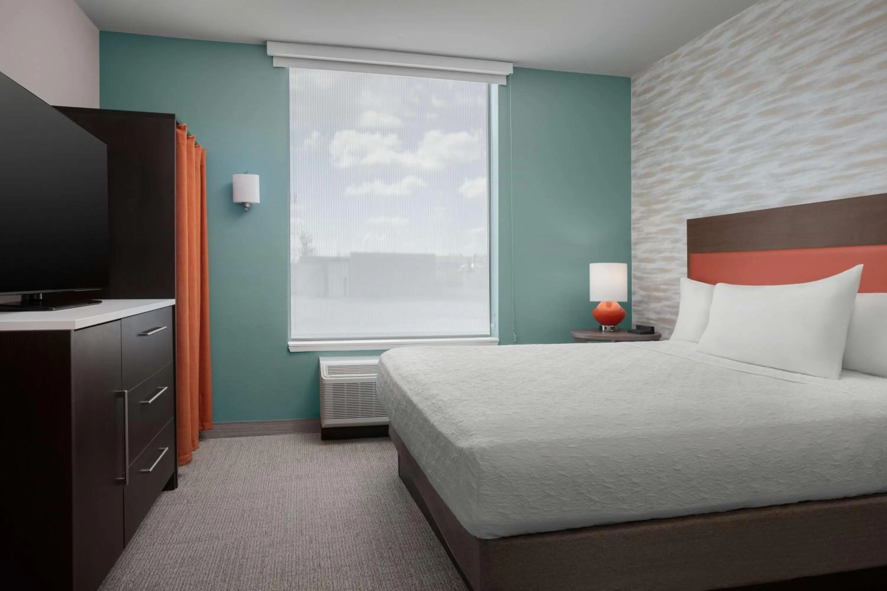 Bed in Home2 Suites By Hilton Laredo North