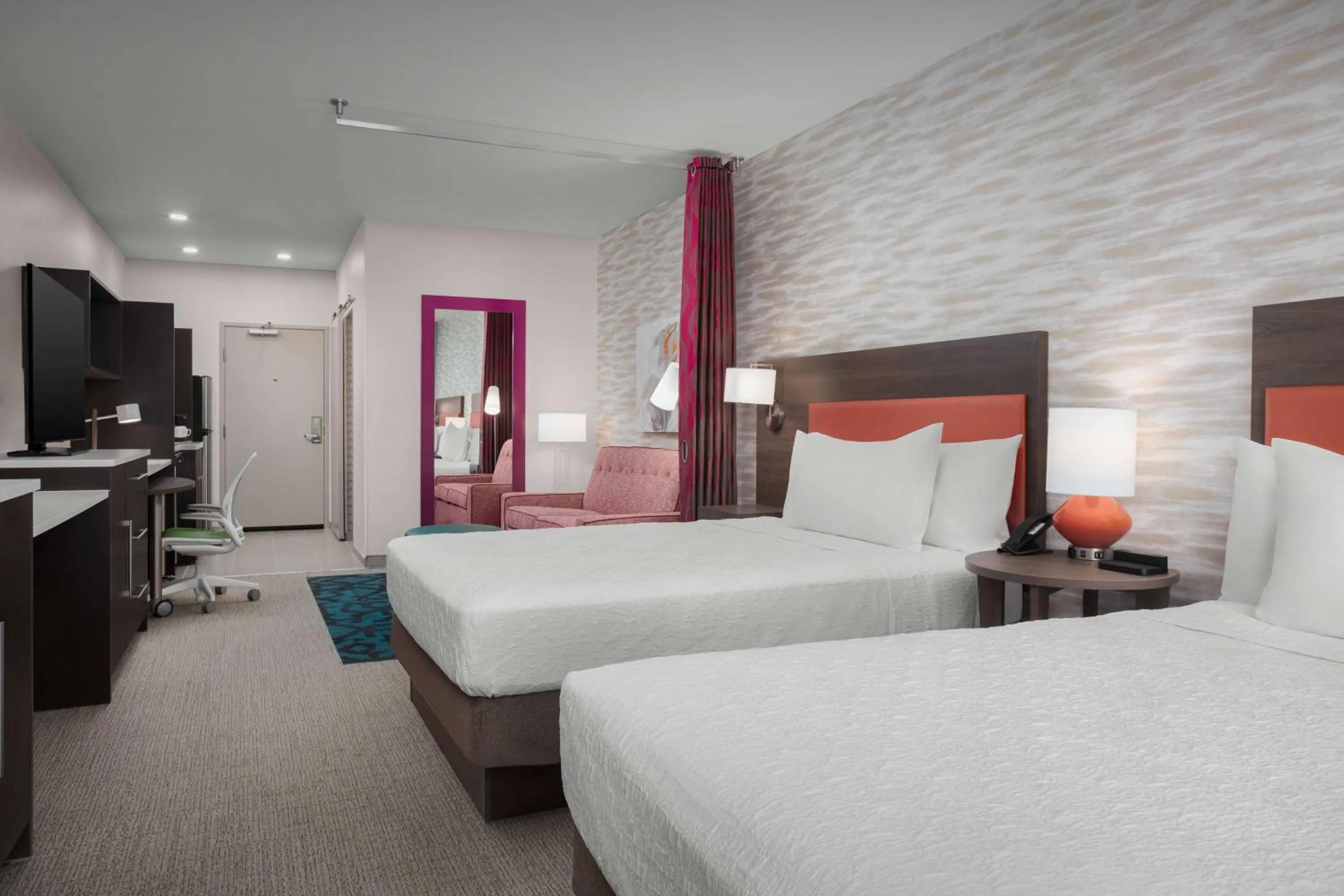 Living room, Bed in Home2 Suites By Hilton Laredo North