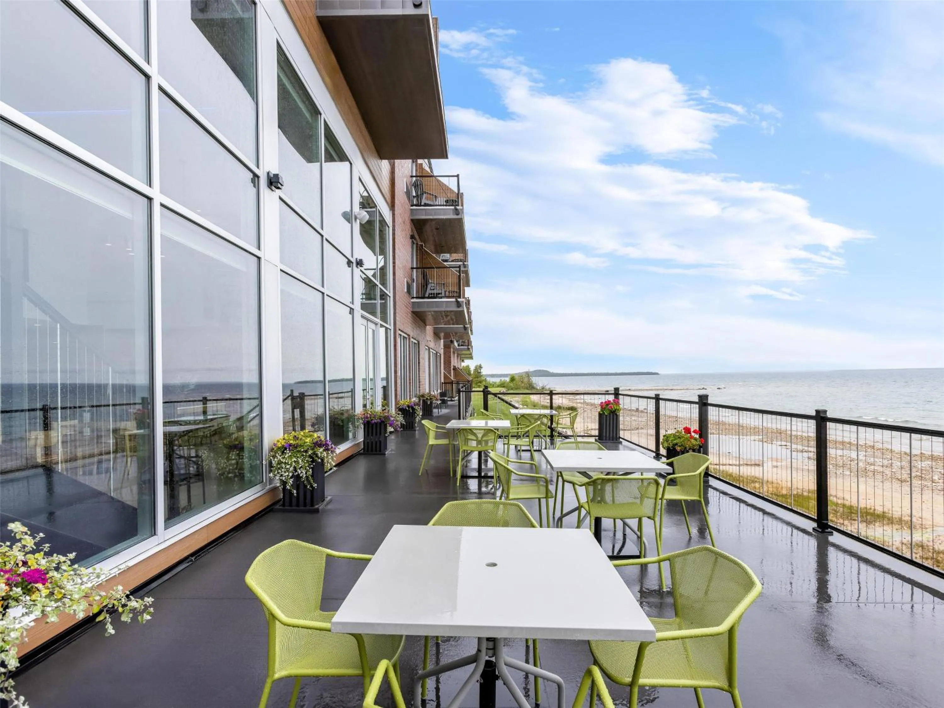 Patio in Hampton Inn St Ignace Lakefront Mackinac