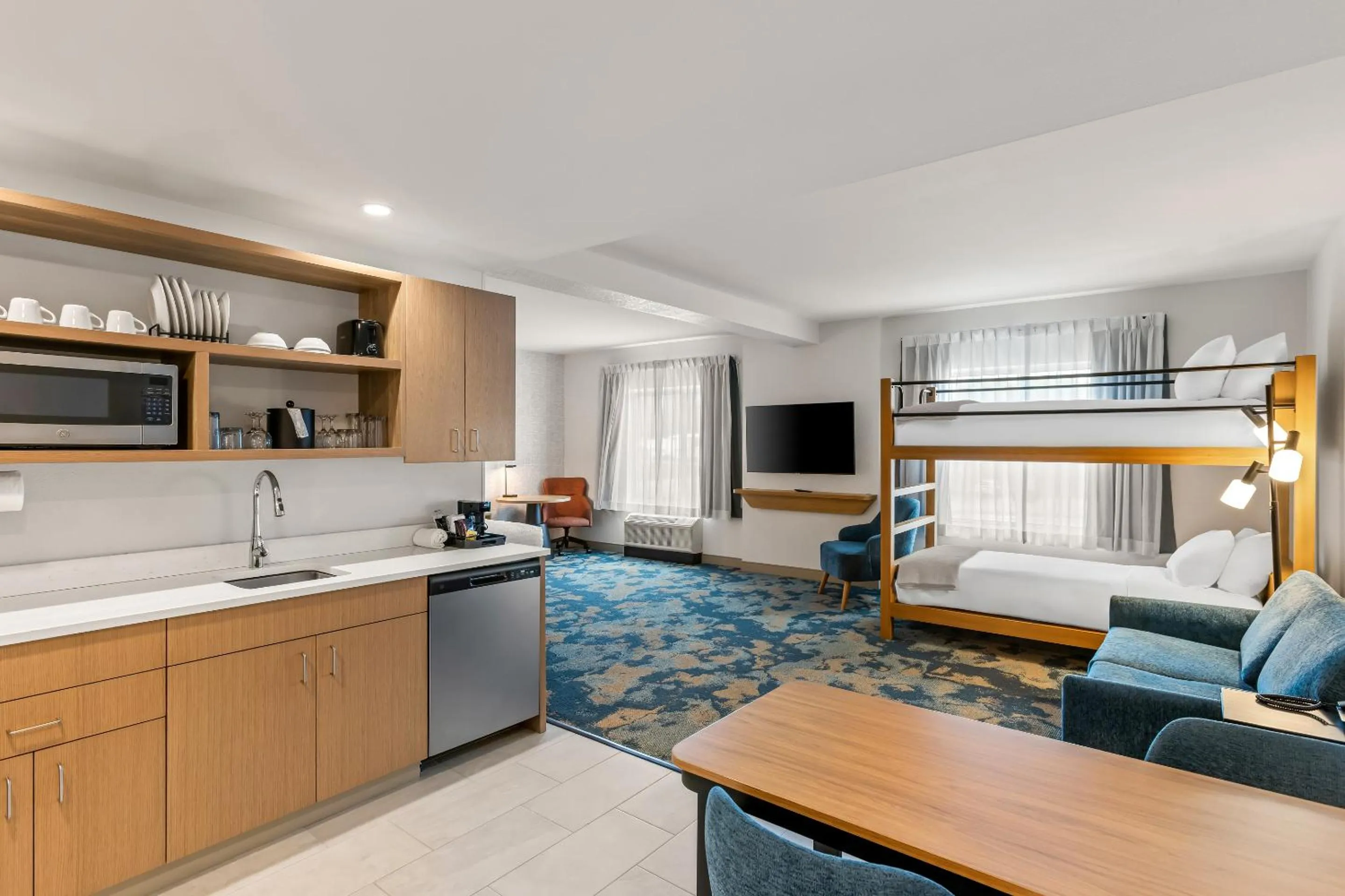 Kitchen or kitchenette in Hampton Inn St Ignace Lakefront Mackinac