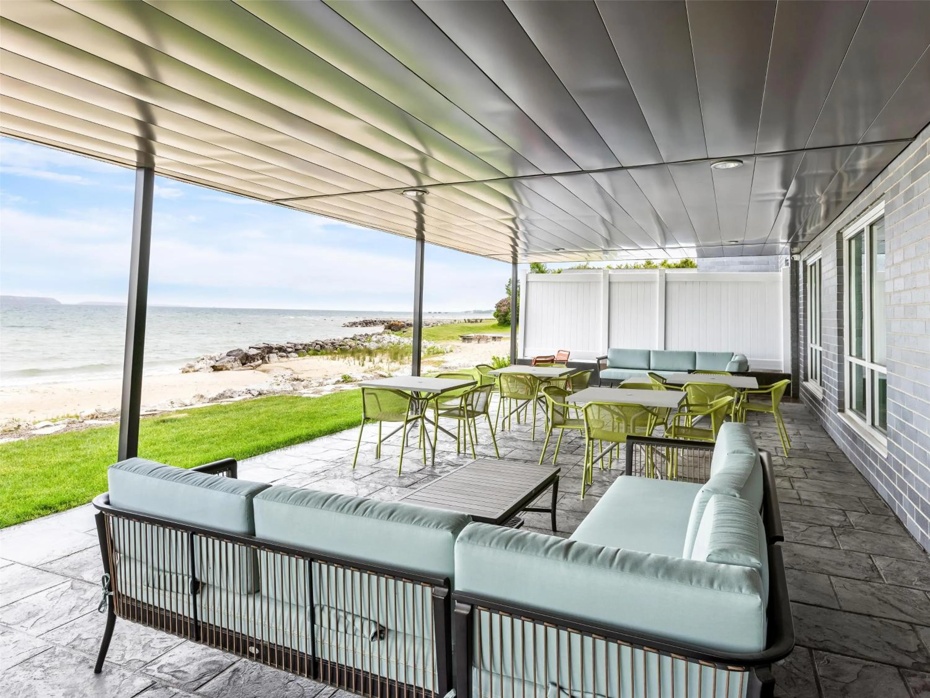 Patio in Hampton Inn St Ignace Lakefront Mackinac