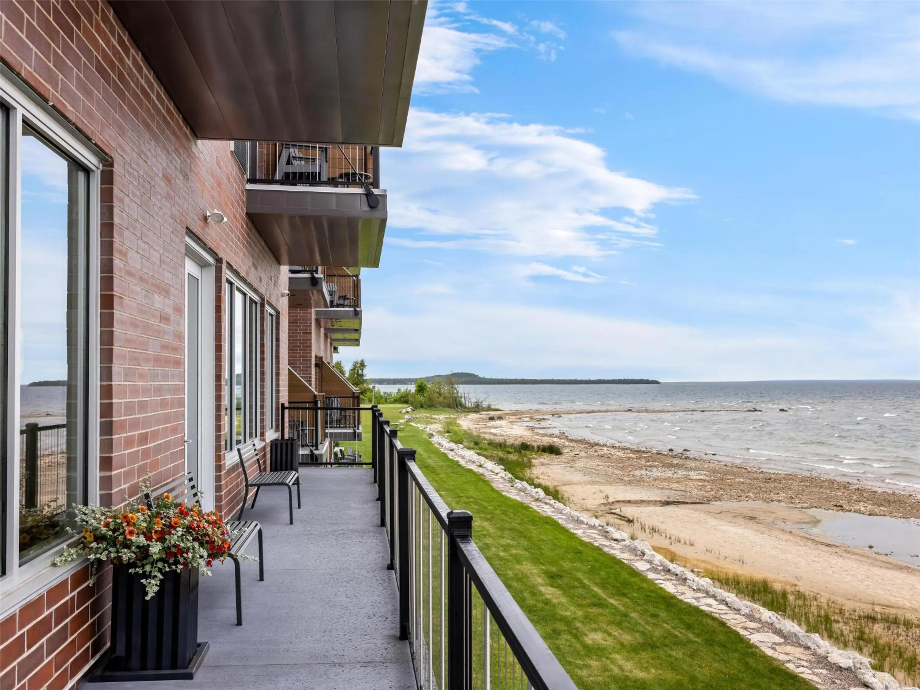 Patio in Hampton Inn St Ignace Lakefront Mackinac