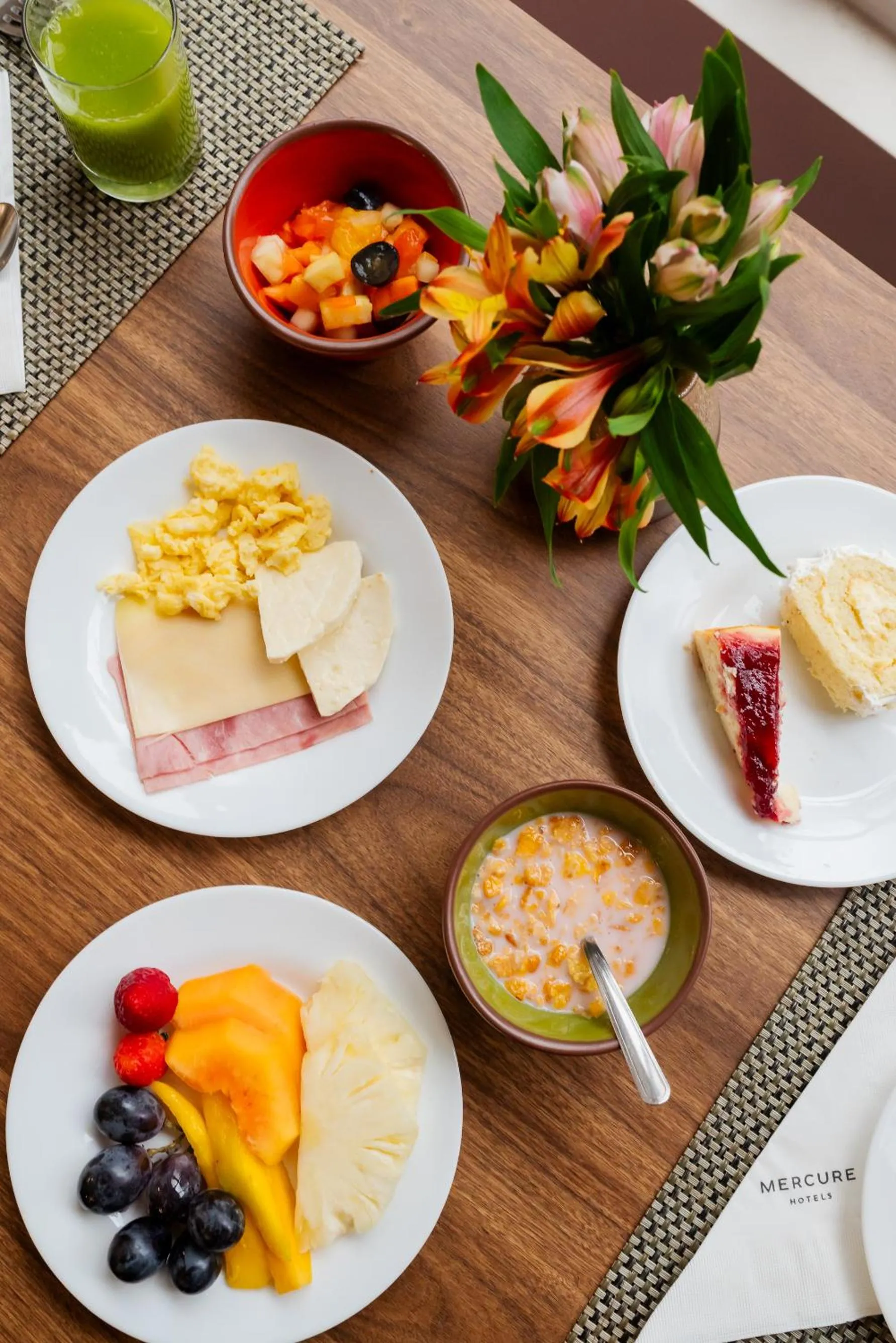 Breakfast in Mercure Jaragua do Sul