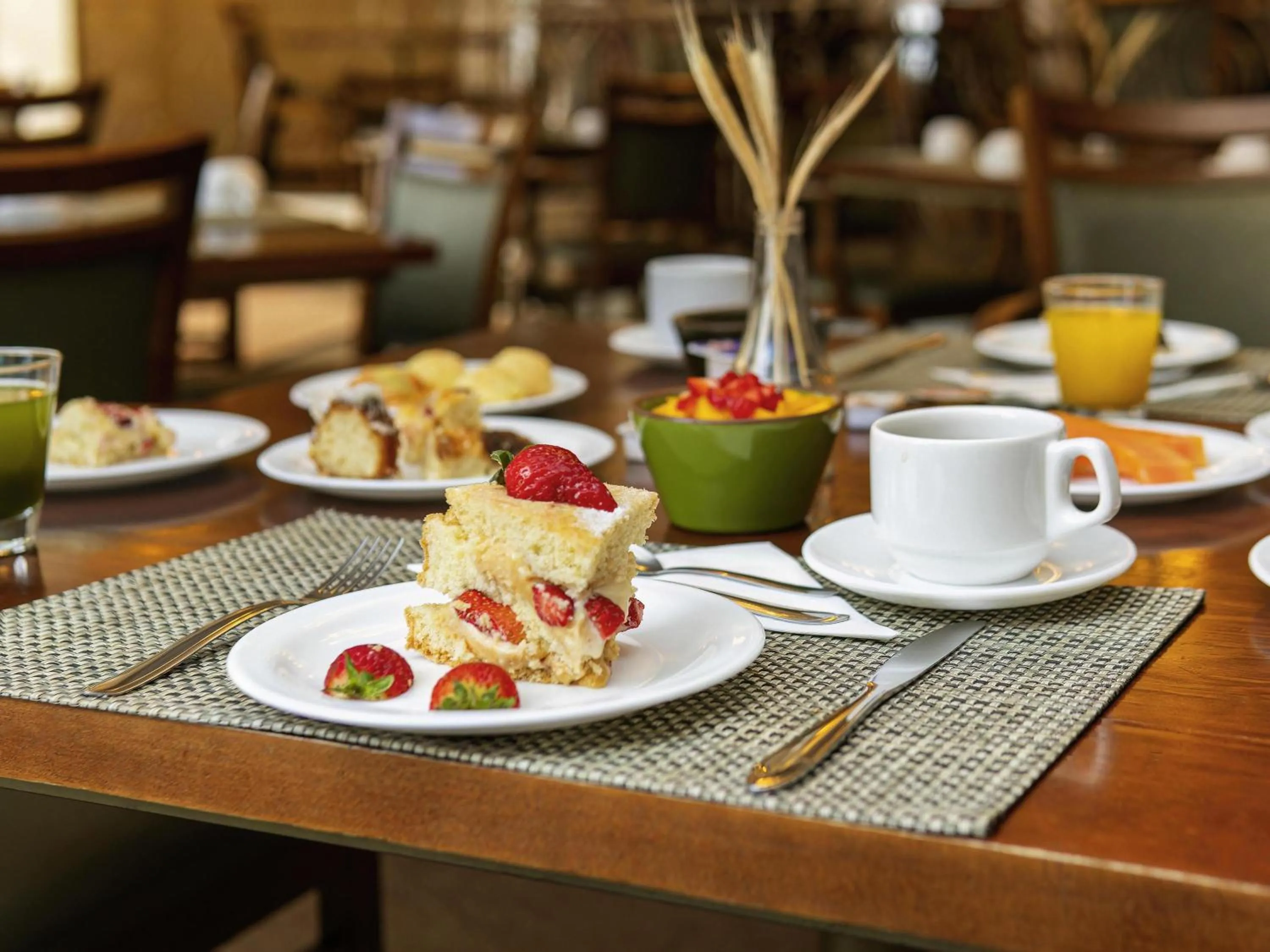 Breakfast in Mercure Jaragua do Sul