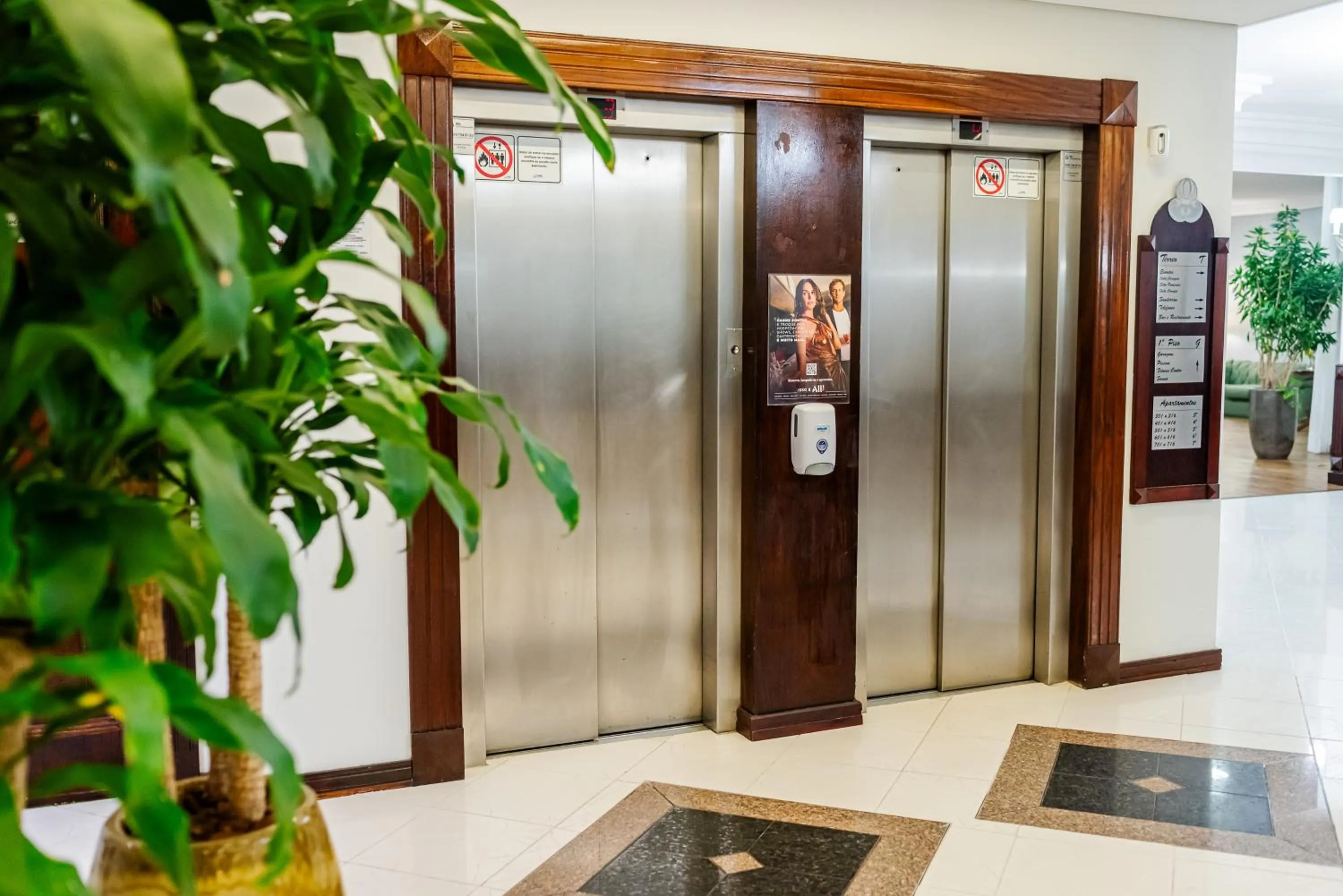 elevator in Mercure Jaragua do Sul
