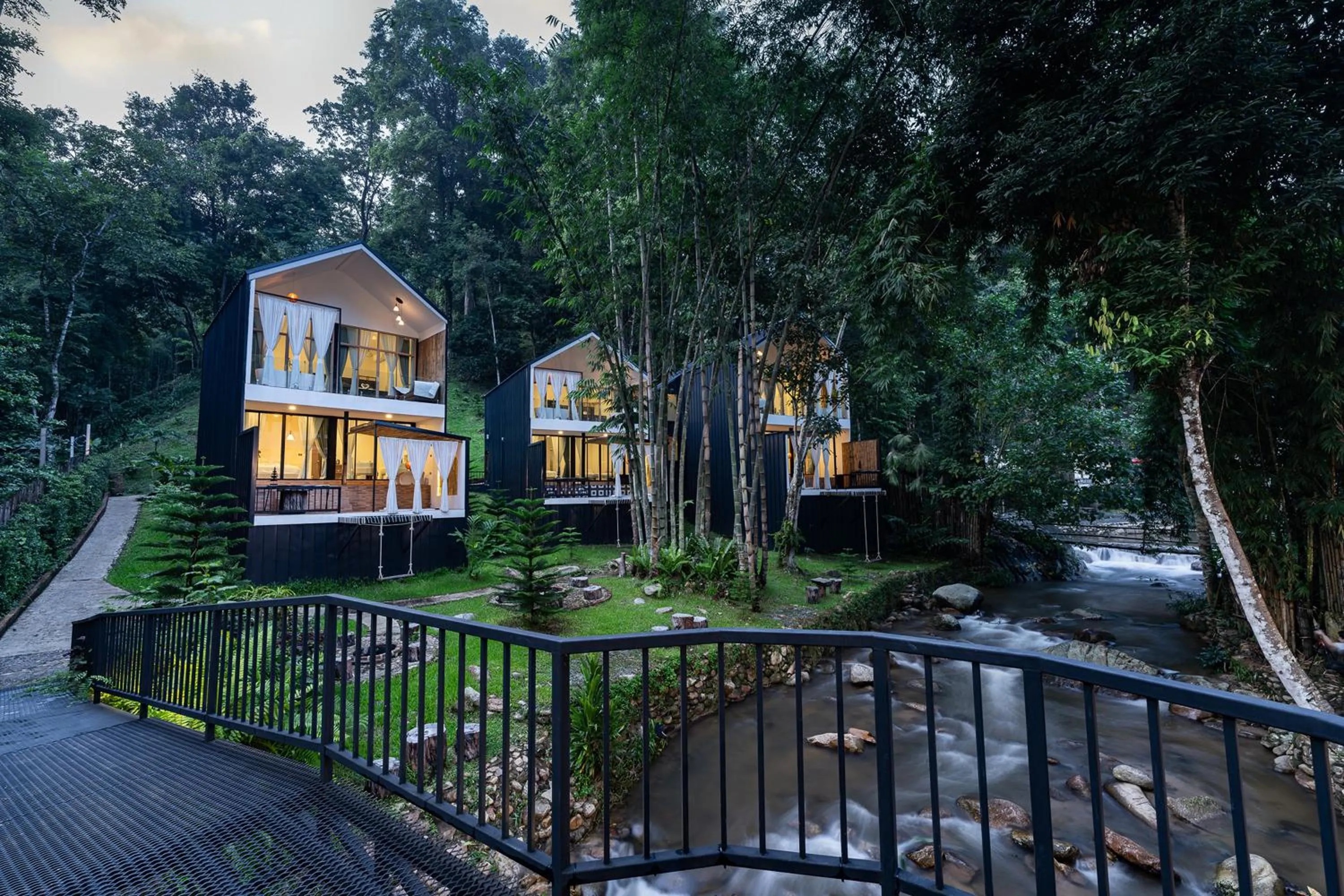 Property building in Inthada At Mae Kampong