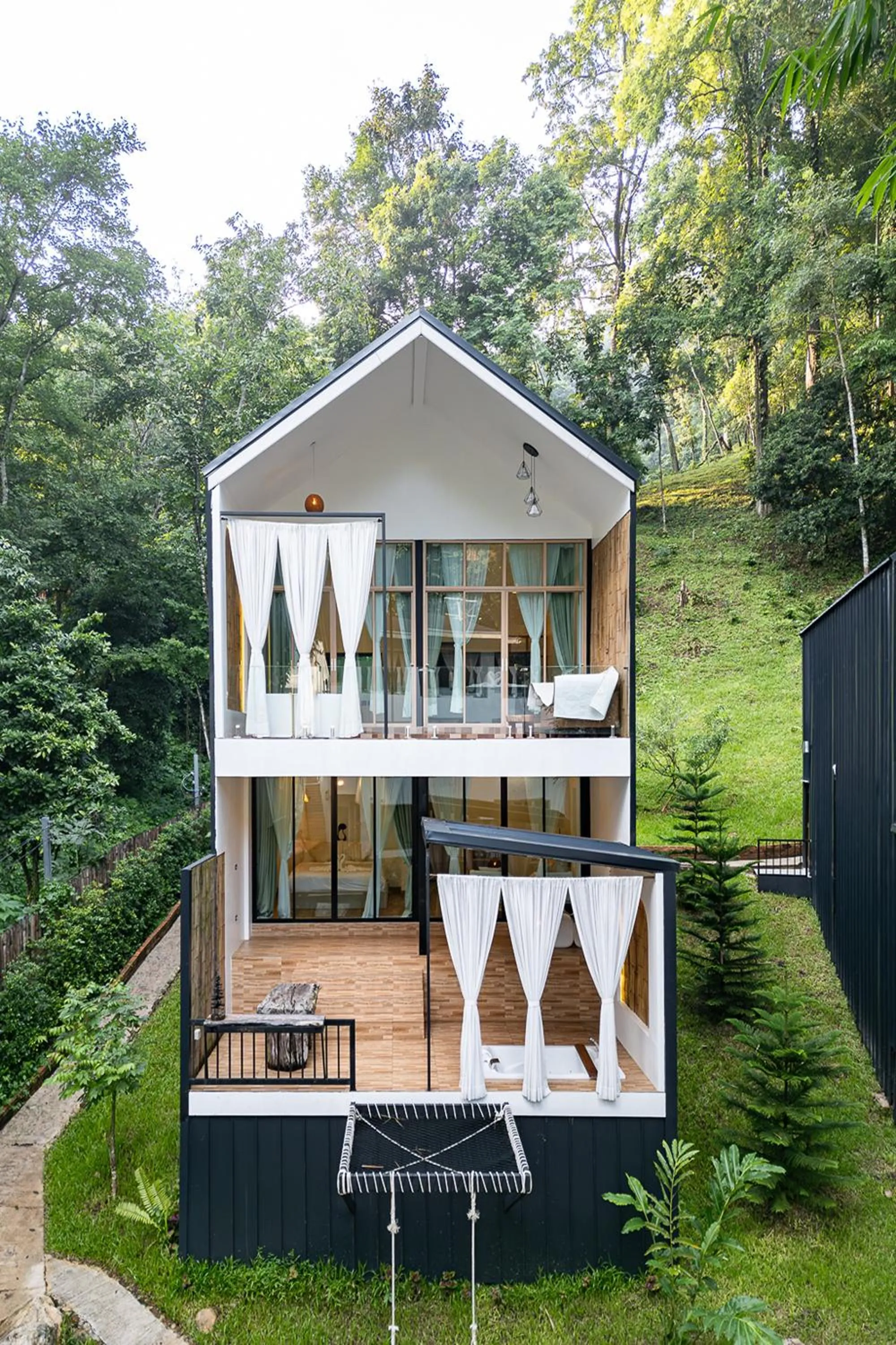 Property building in Inthada At Mae Kampong