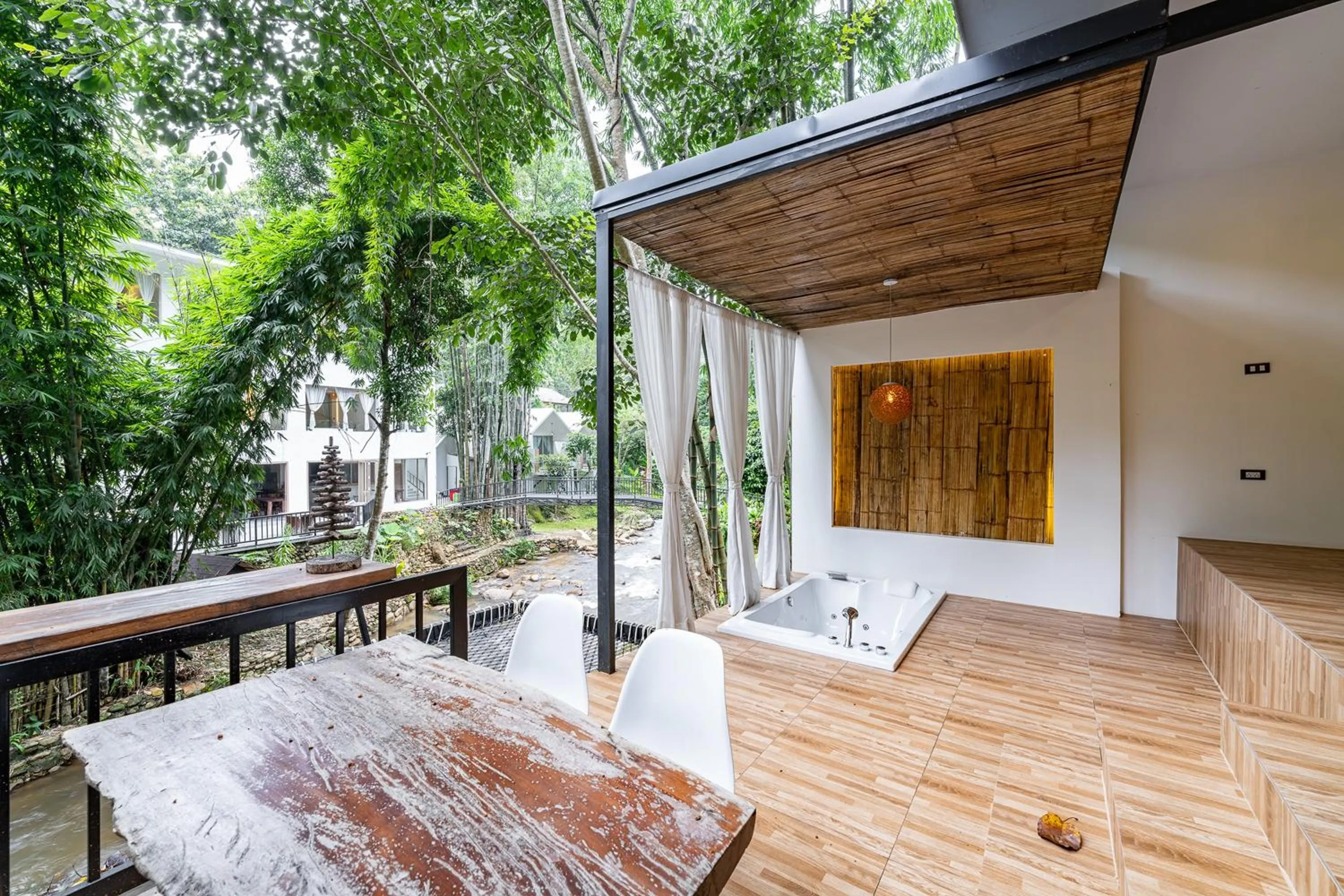 Area and facilities in Inthada At Mae Kampong