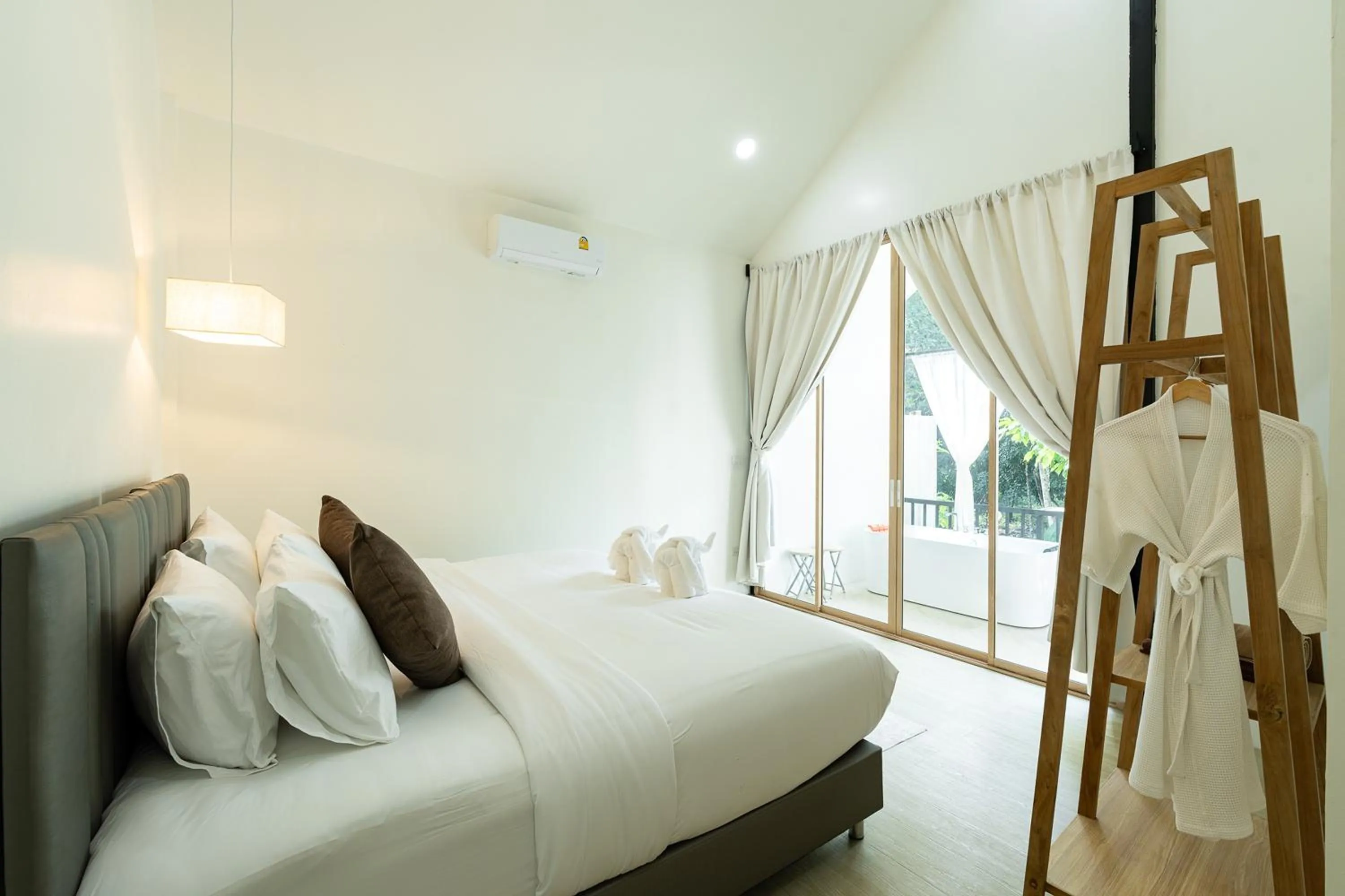 Bed in Inthada At Mae Kampong