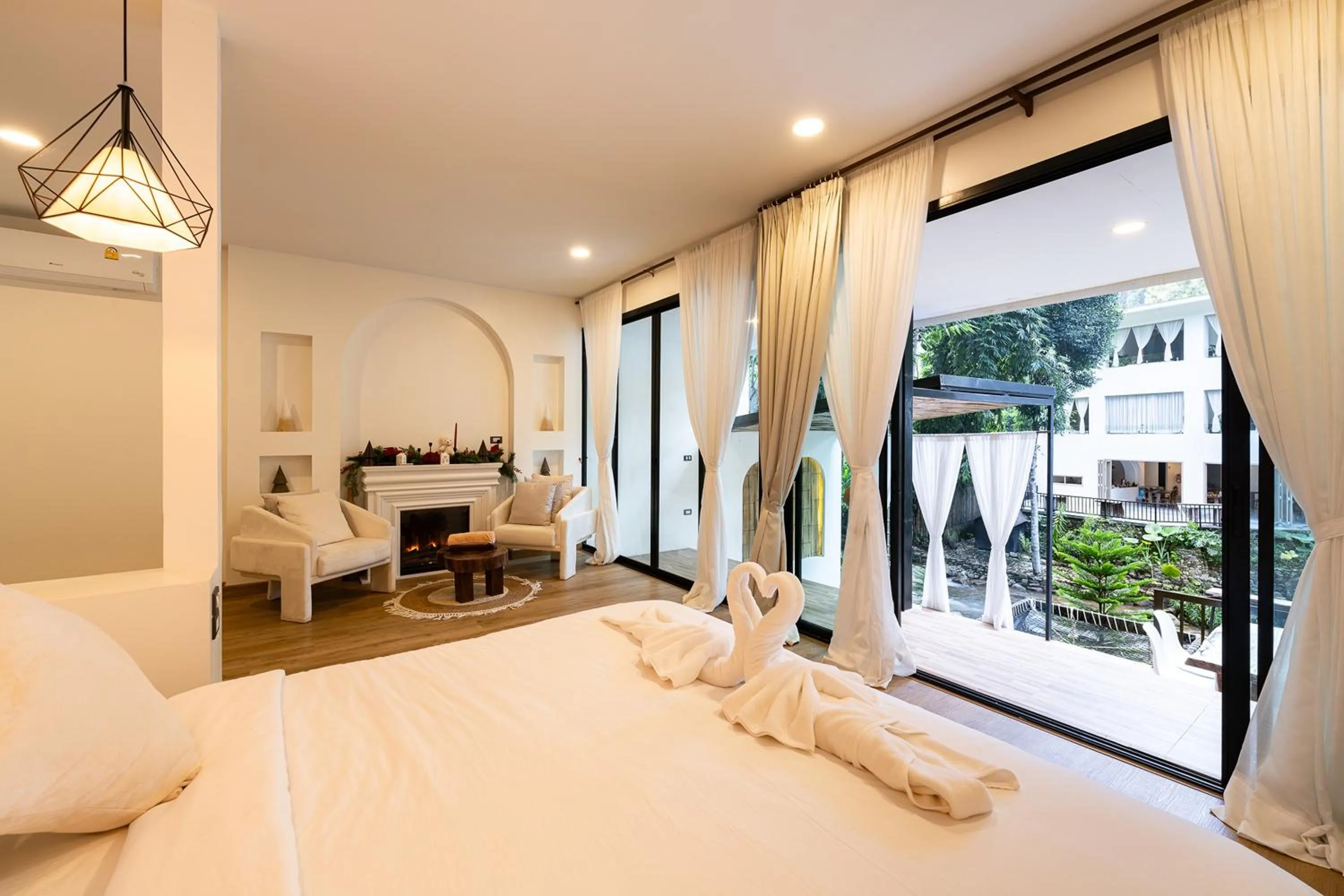 Bed in Inthada At Mae Kampong