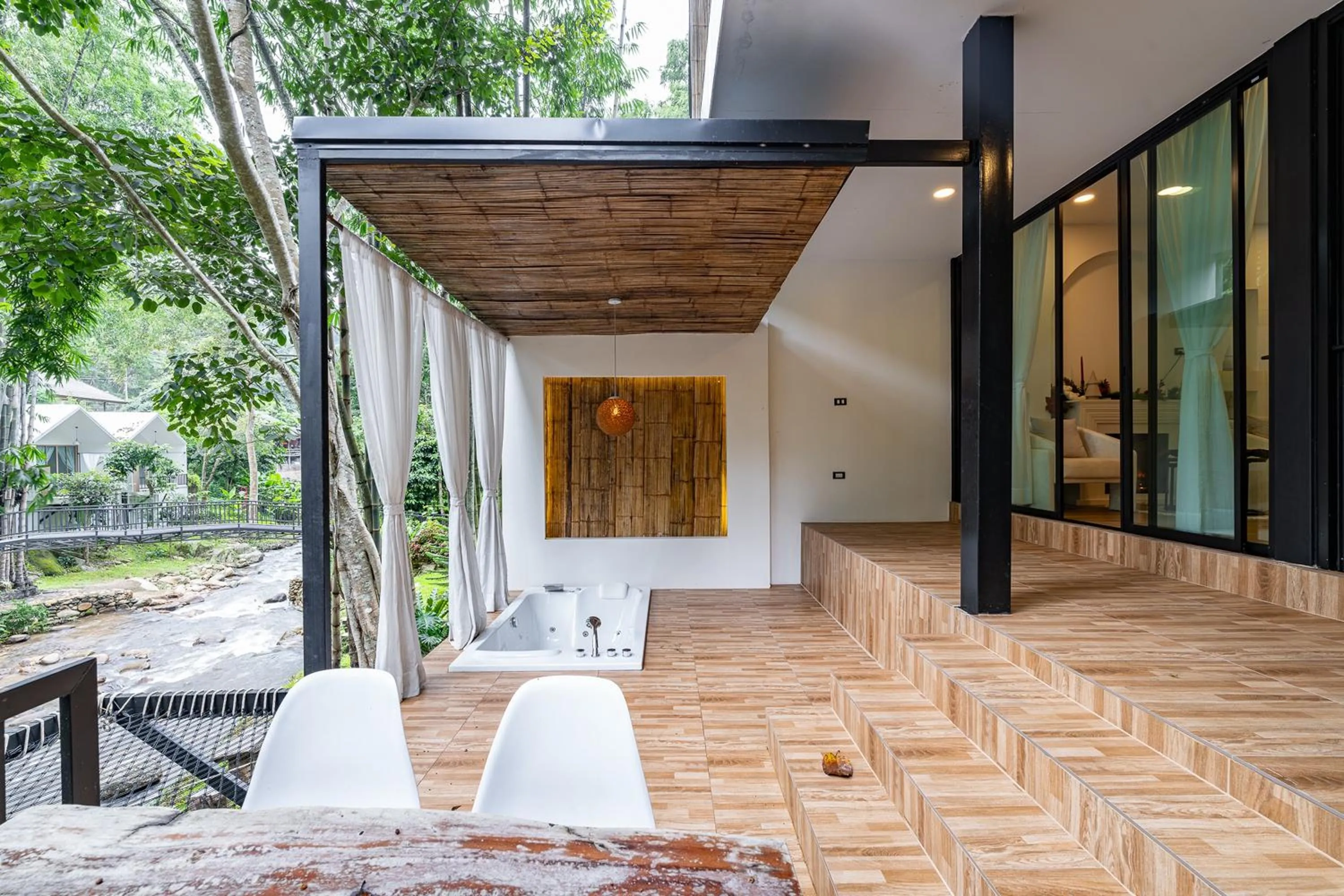 Area and facilities in Inthada At Mae Kampong