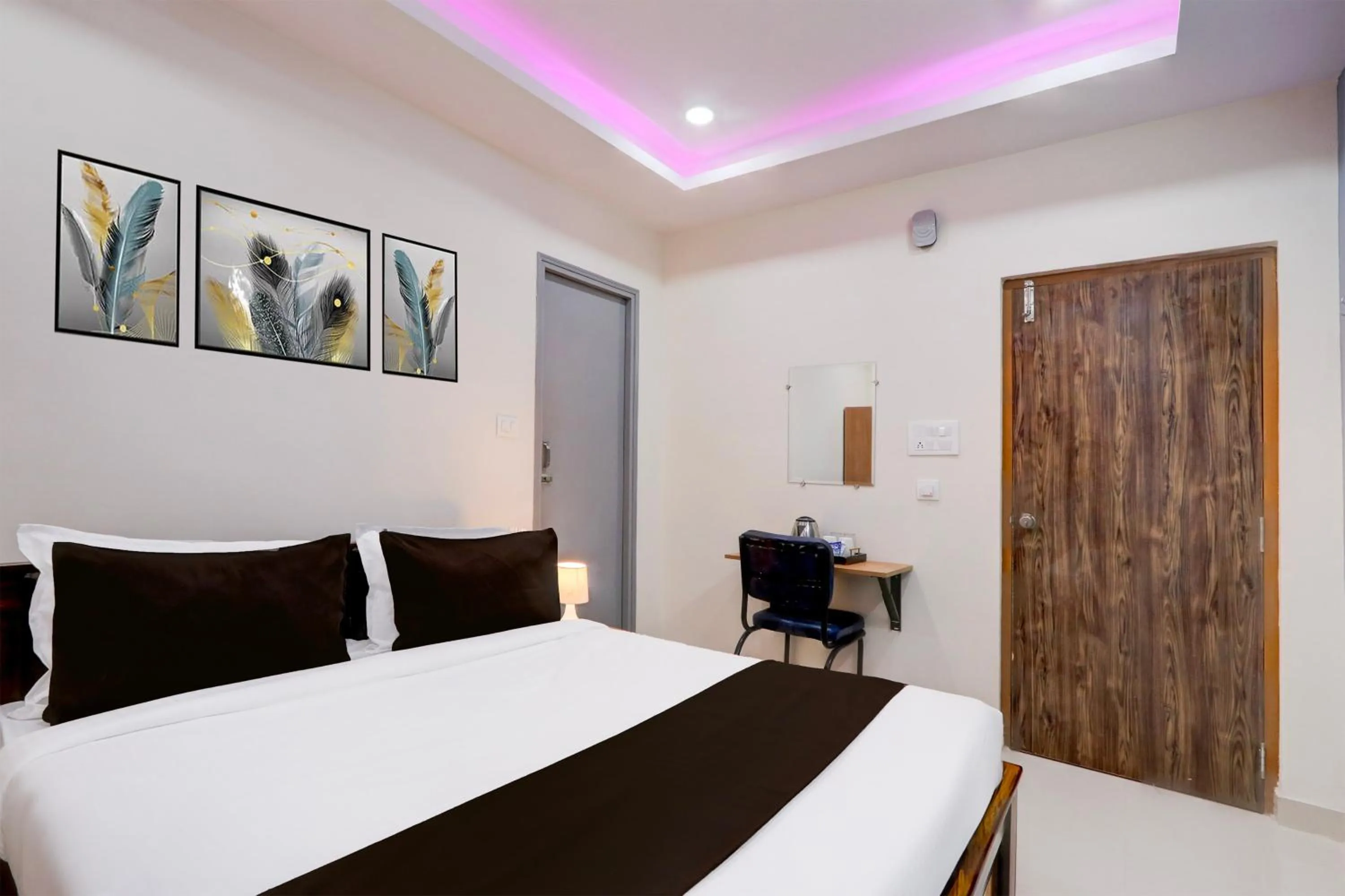 Bedroom, Bed in Super Townhouse Nanak Ram Guda Near WaveRock SEZ