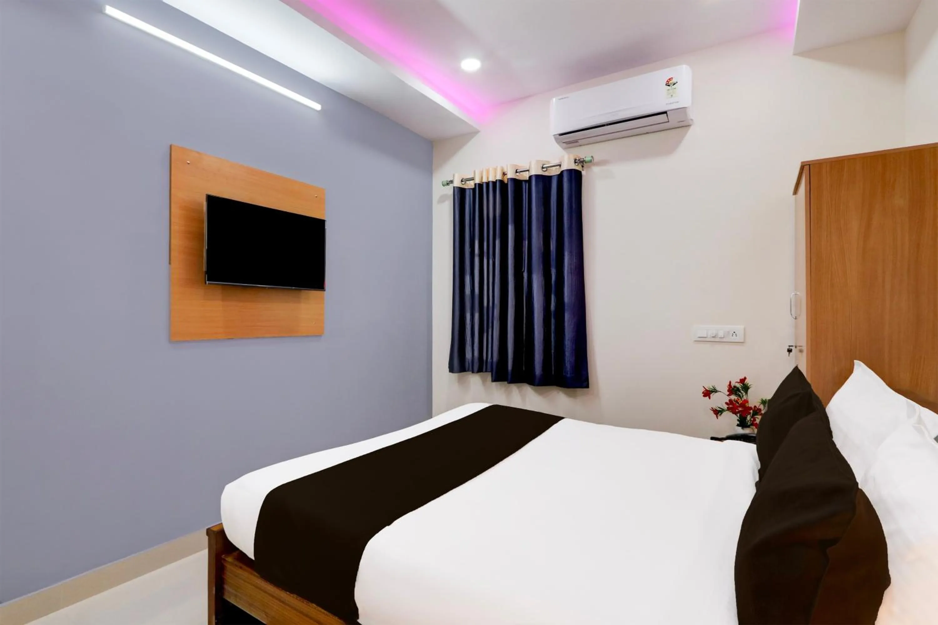 Bedroom, Bed in Super Townhouse Nanak Ram Guda Near WaveRock SEZ