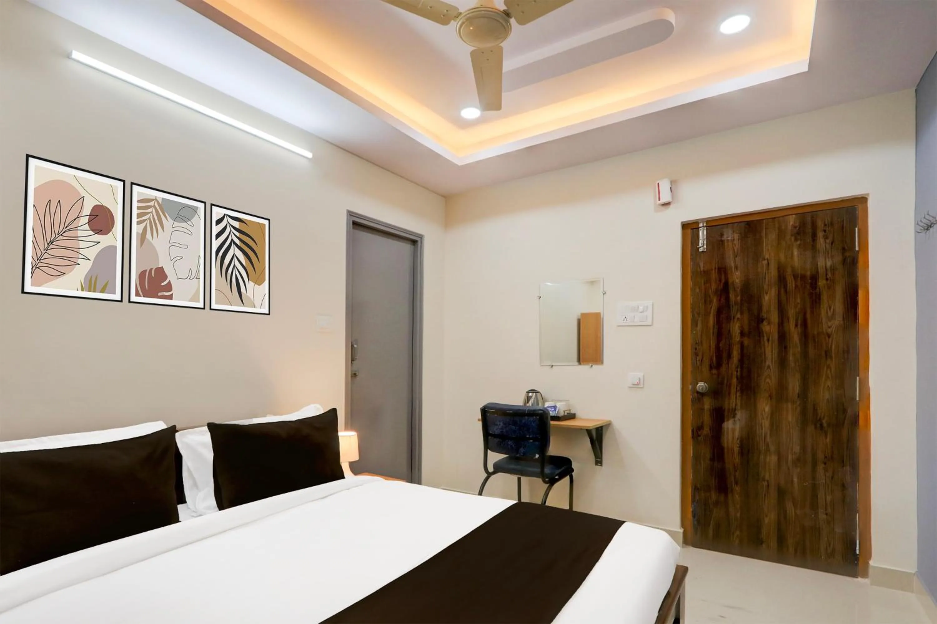 Bedroom, Bed in Super Townhouse Nanak Ram Guda Near WaveRock SEZ