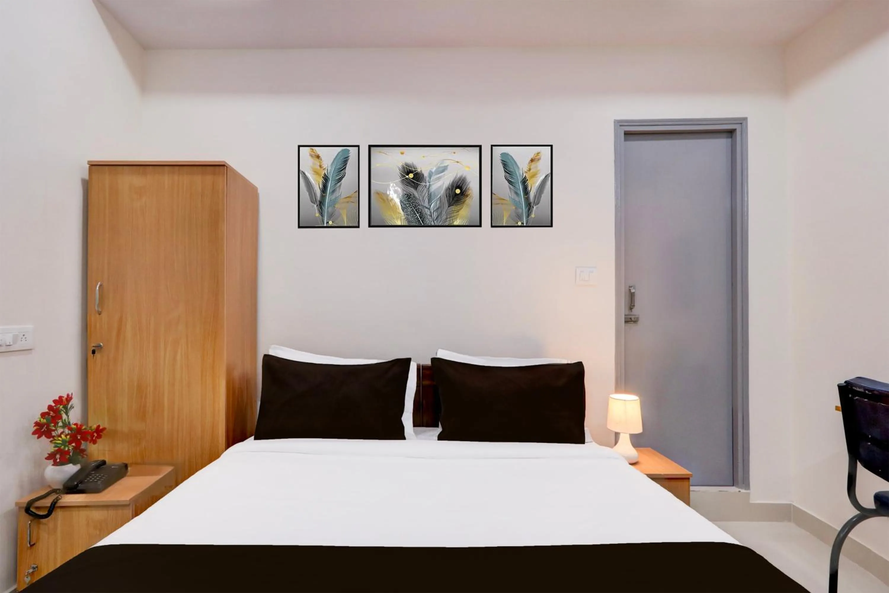 Bedroom, Bed in Super Townhouse Nanak Ram Guda Near WaveRock SEZ