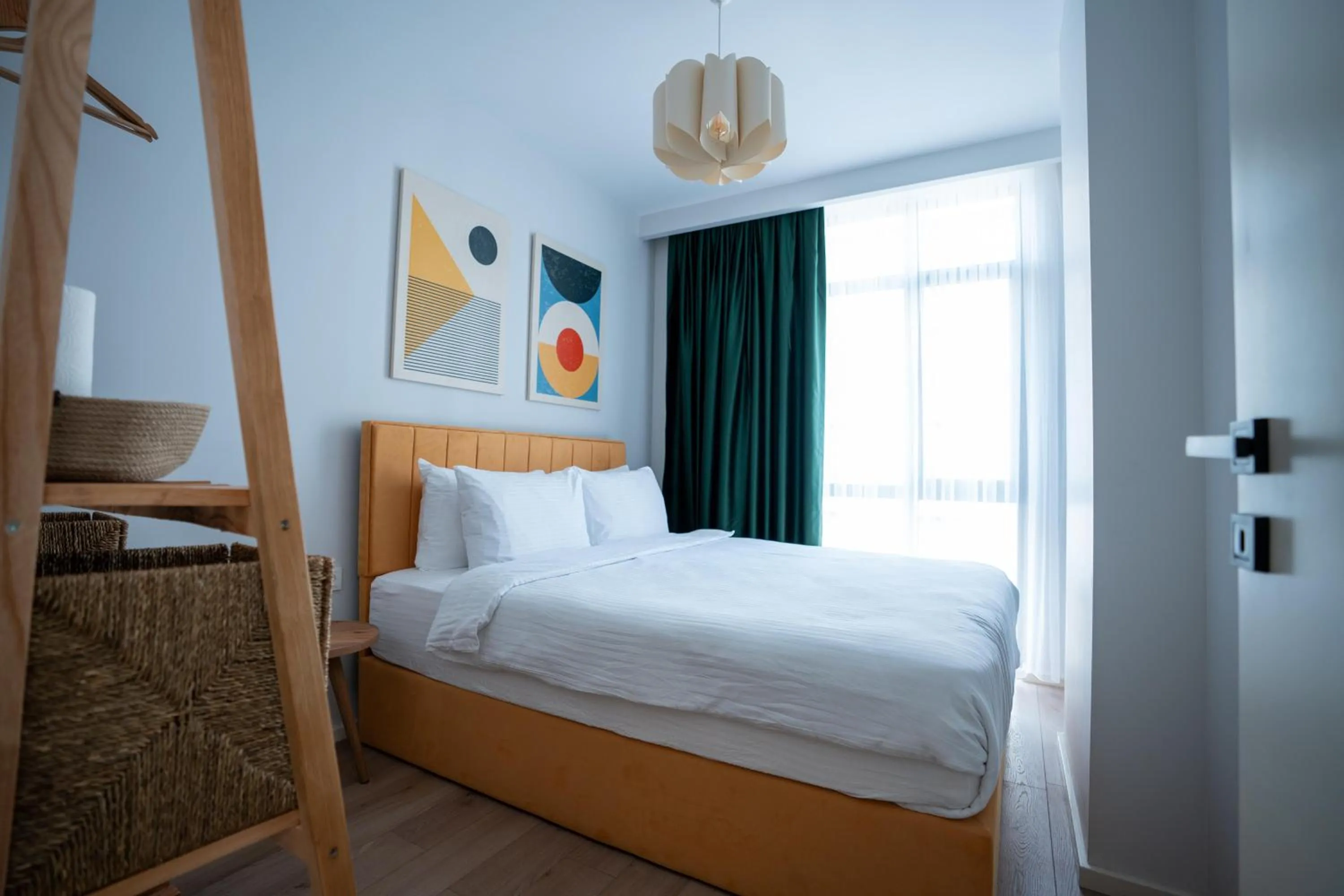 Photo of the whole room, Bed in Bird Nest Suites