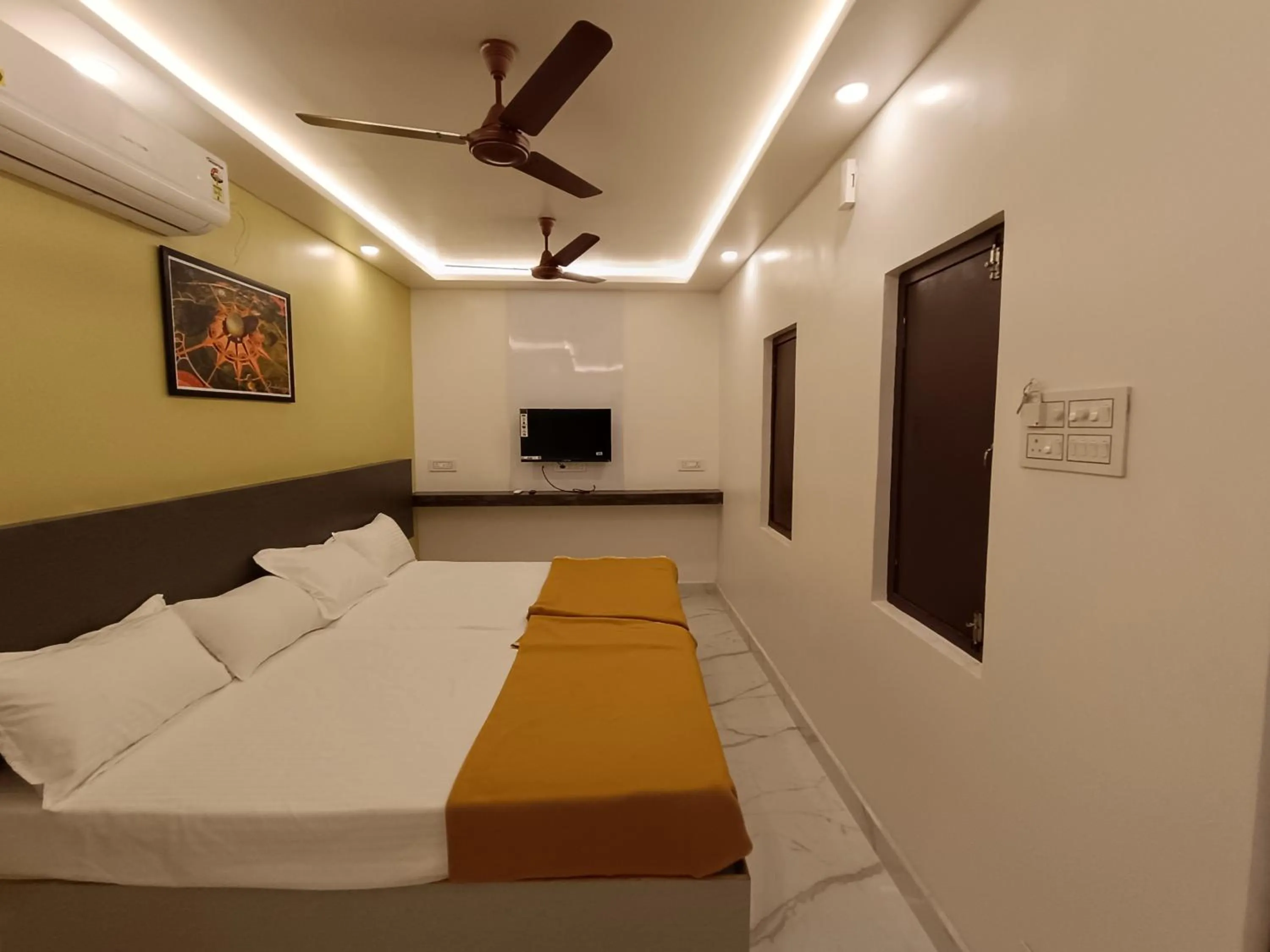 TV and multimedia, Bed in Arul Residency