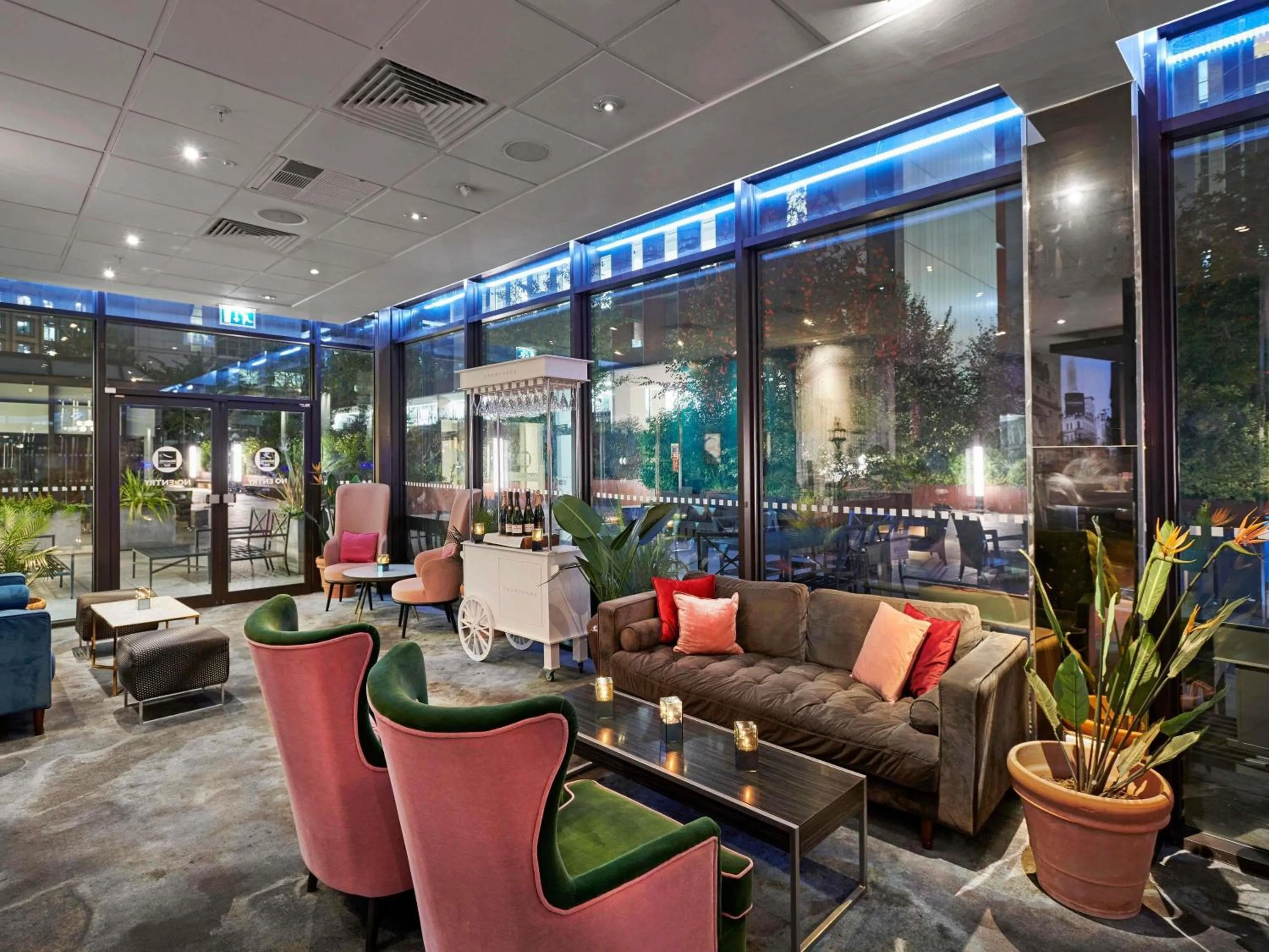 Lounge or bar in Novotel London West