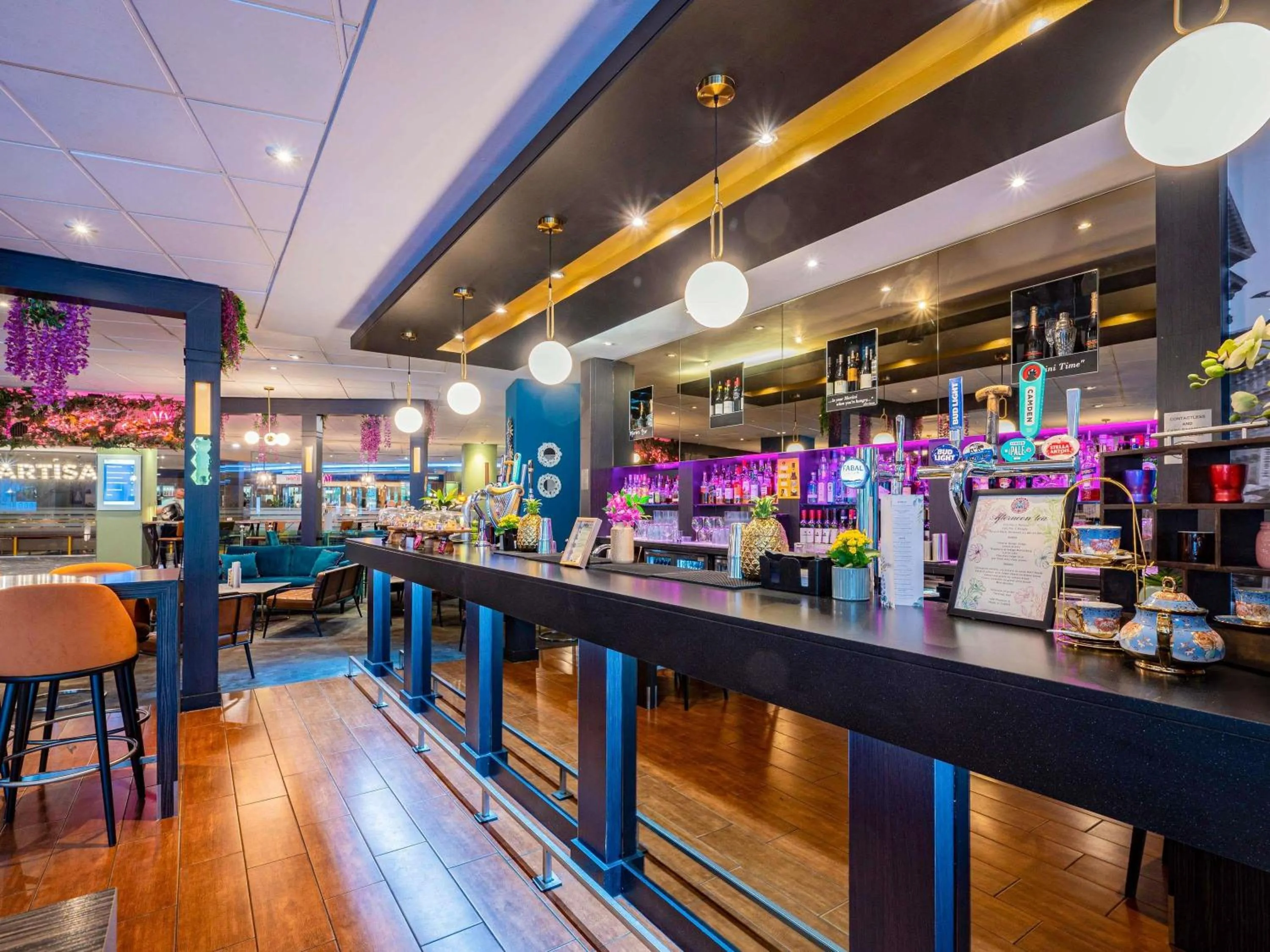 Lounge or bar in Novotel London West
