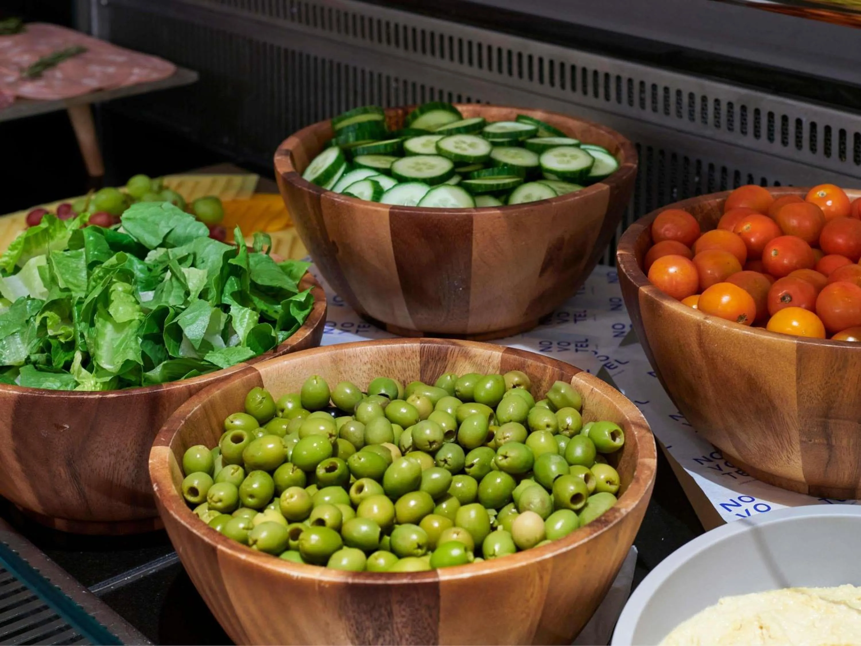 Restaurant/places to eat in Novotel London West