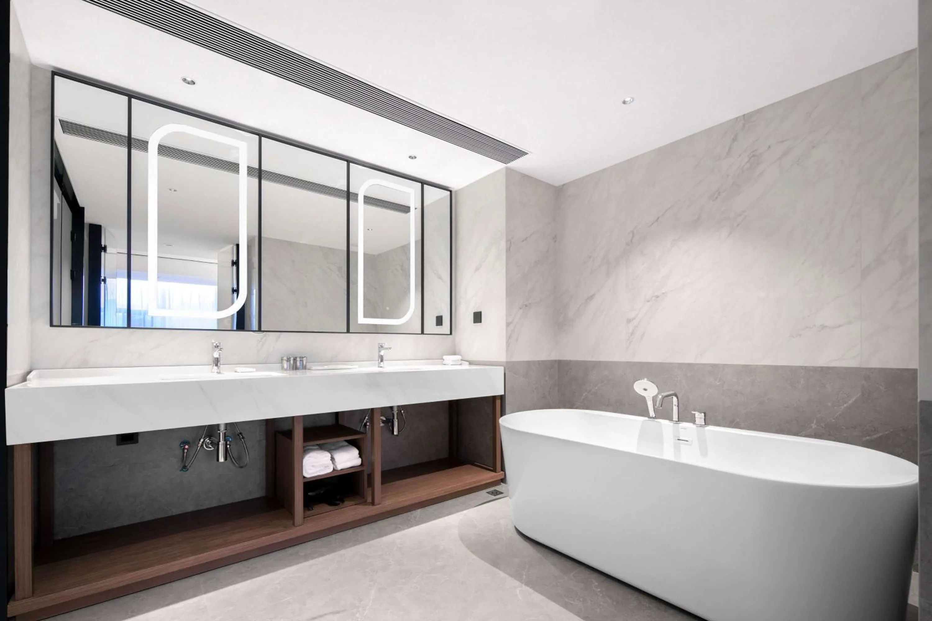 Bathroom in Hilton Garden Inn Handan She County