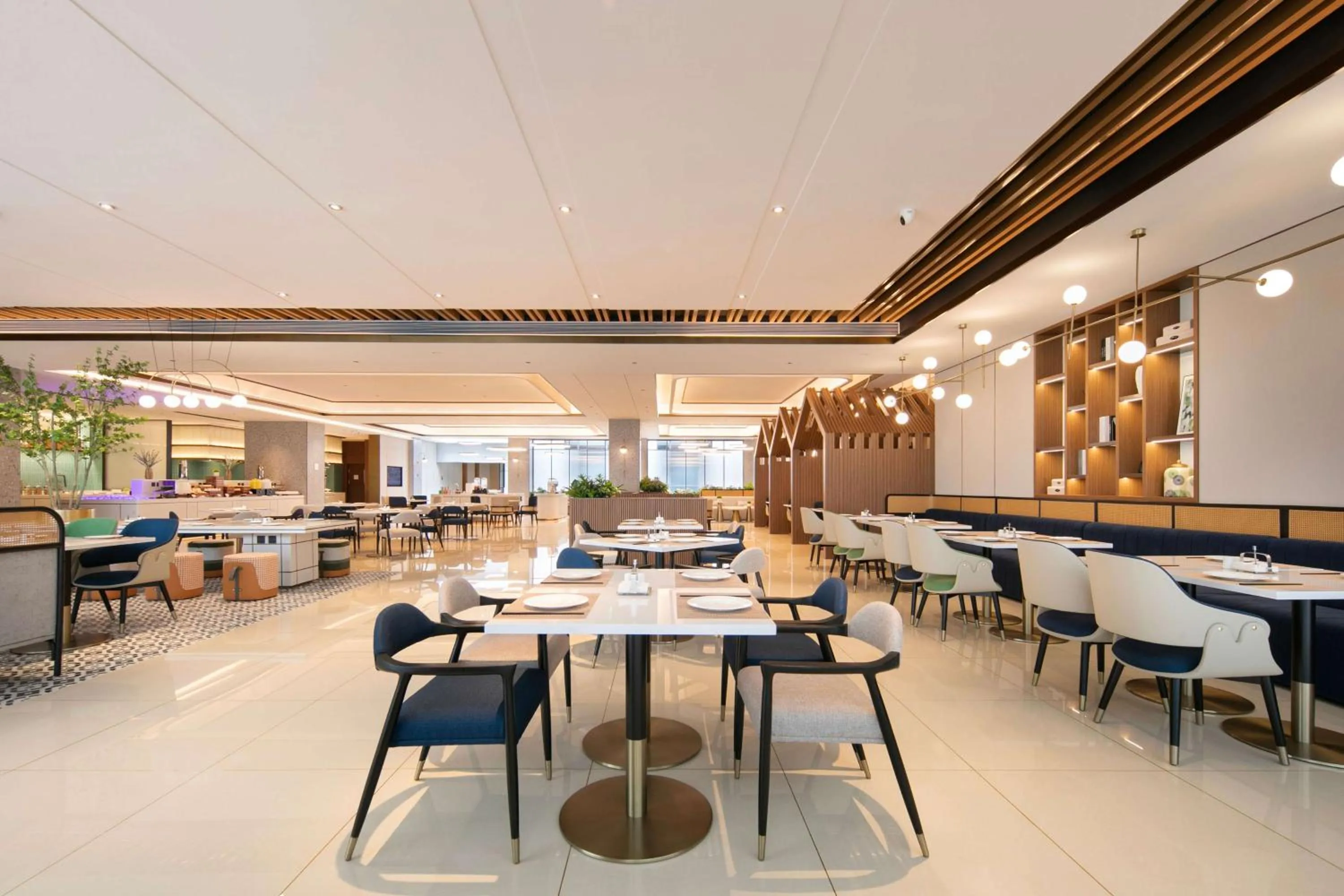 Restaurant/places to eat in Hilton Garden Inn Handan She County