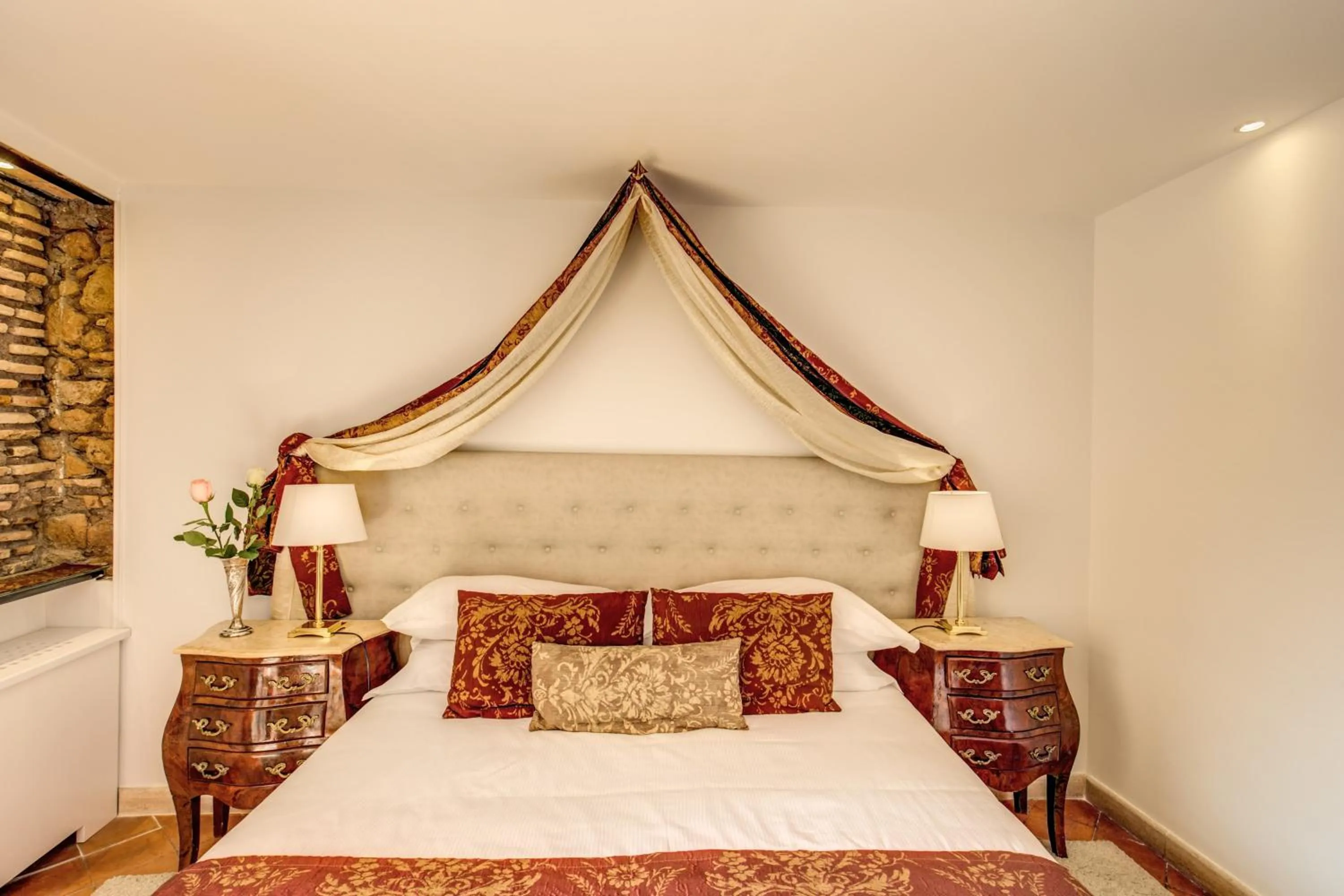 Bed in Pantheonview - Luxury Suites